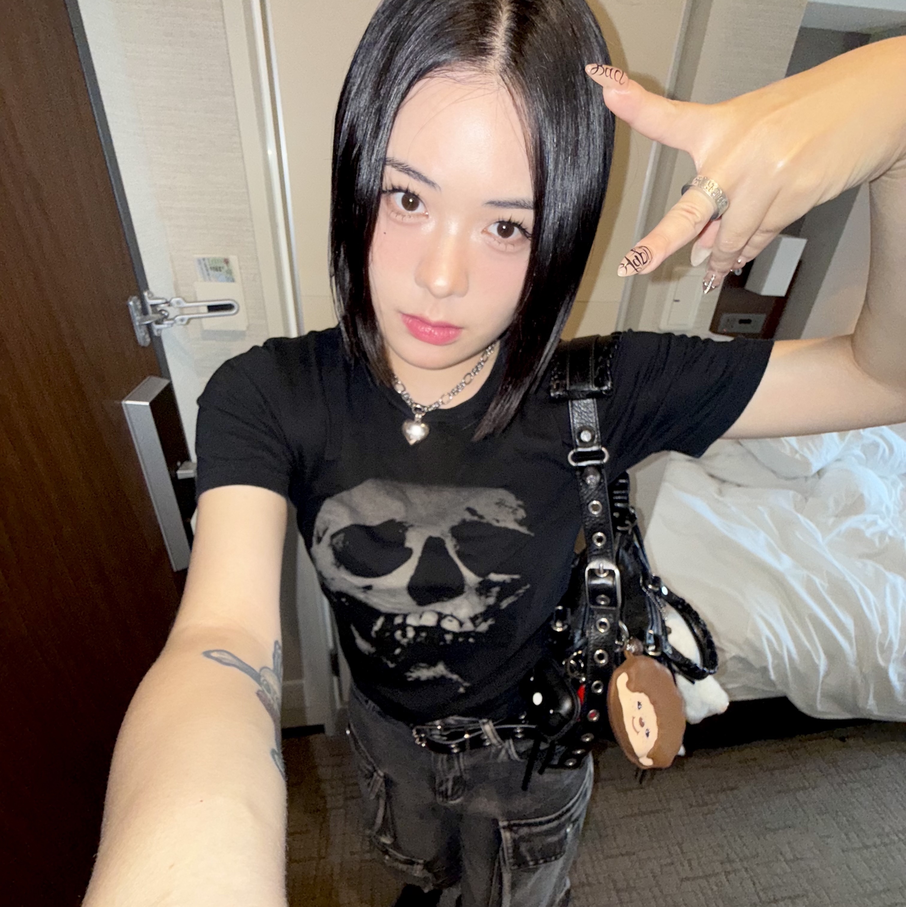 (W) Hysteric Glamour Skull Berry Chibi T-Shirt Black 착용 스타일 - 2