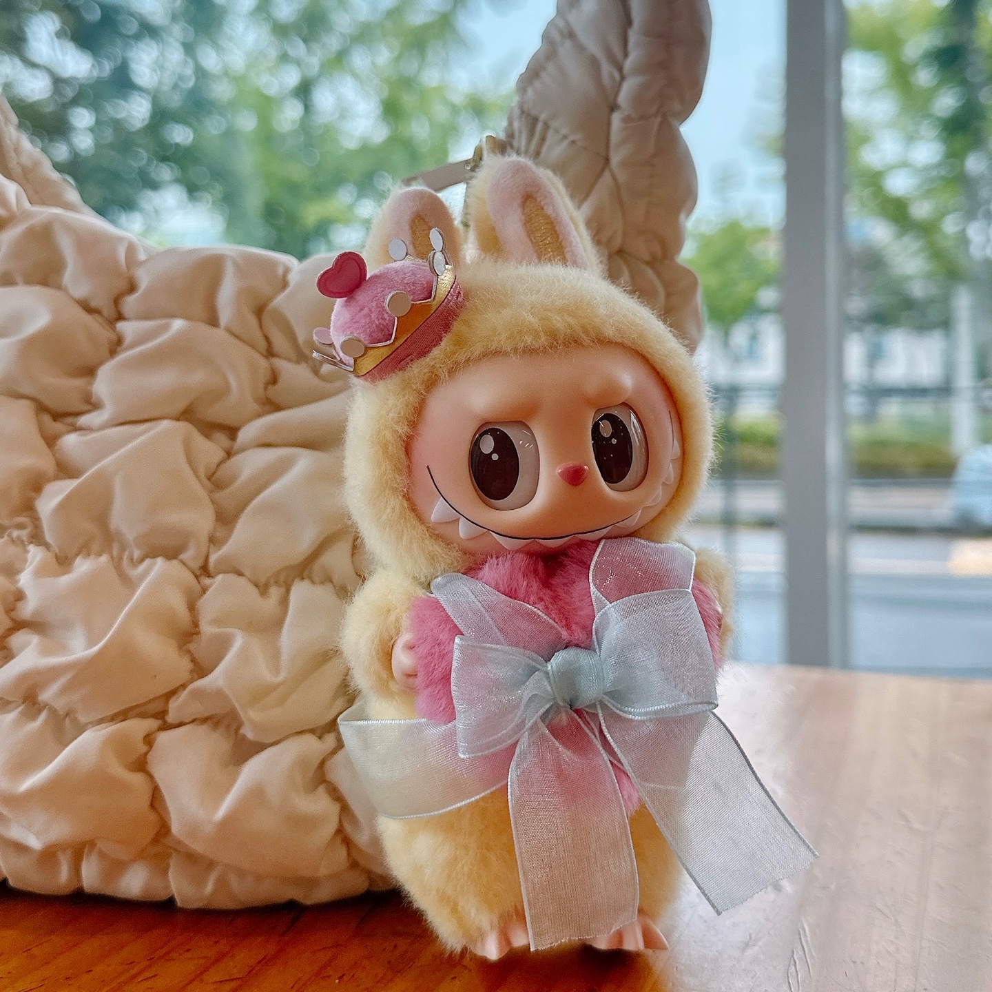 Pop Mart The Monsters Checkmate Series Plush Keyring, COS Quilted Micro Bag Off White 착용 스타일