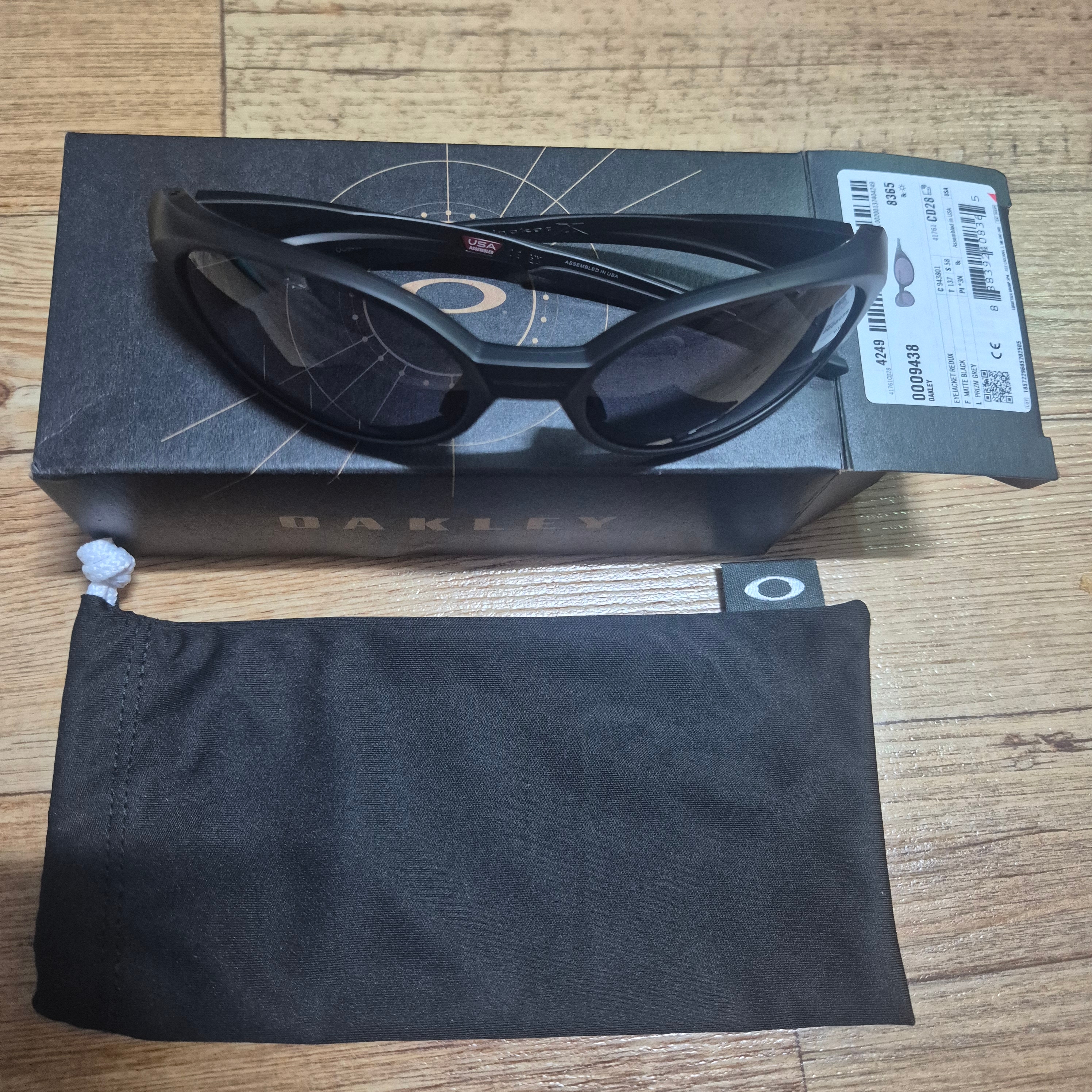 Oakley Eye Jacket Redux Matte Black Frame Prizm Grey Lenses High Bridge Fit 착용 스타일