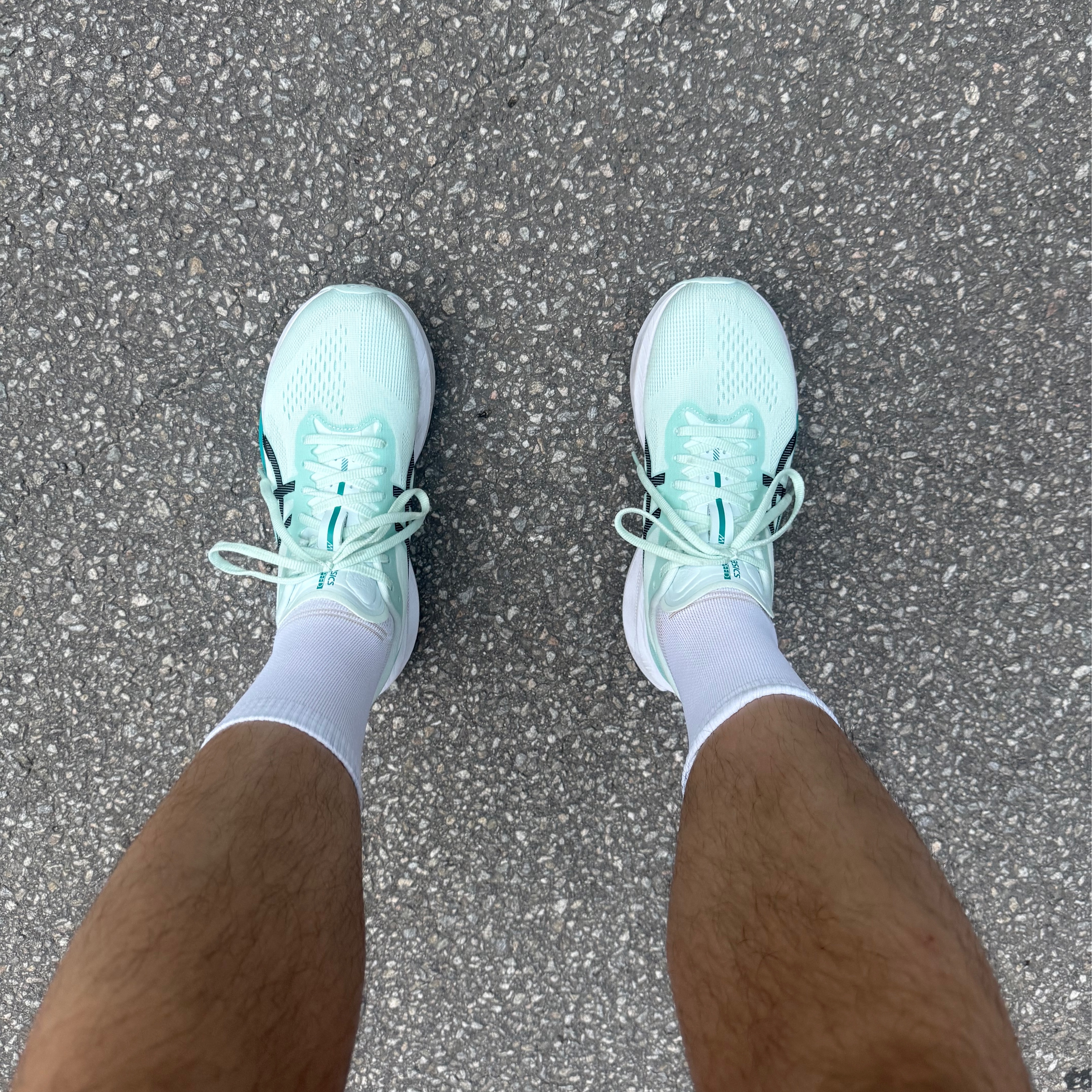 Asics Magic Speed 4 Soothing Sea Black - 2E Wide 착용 스타일 - 2