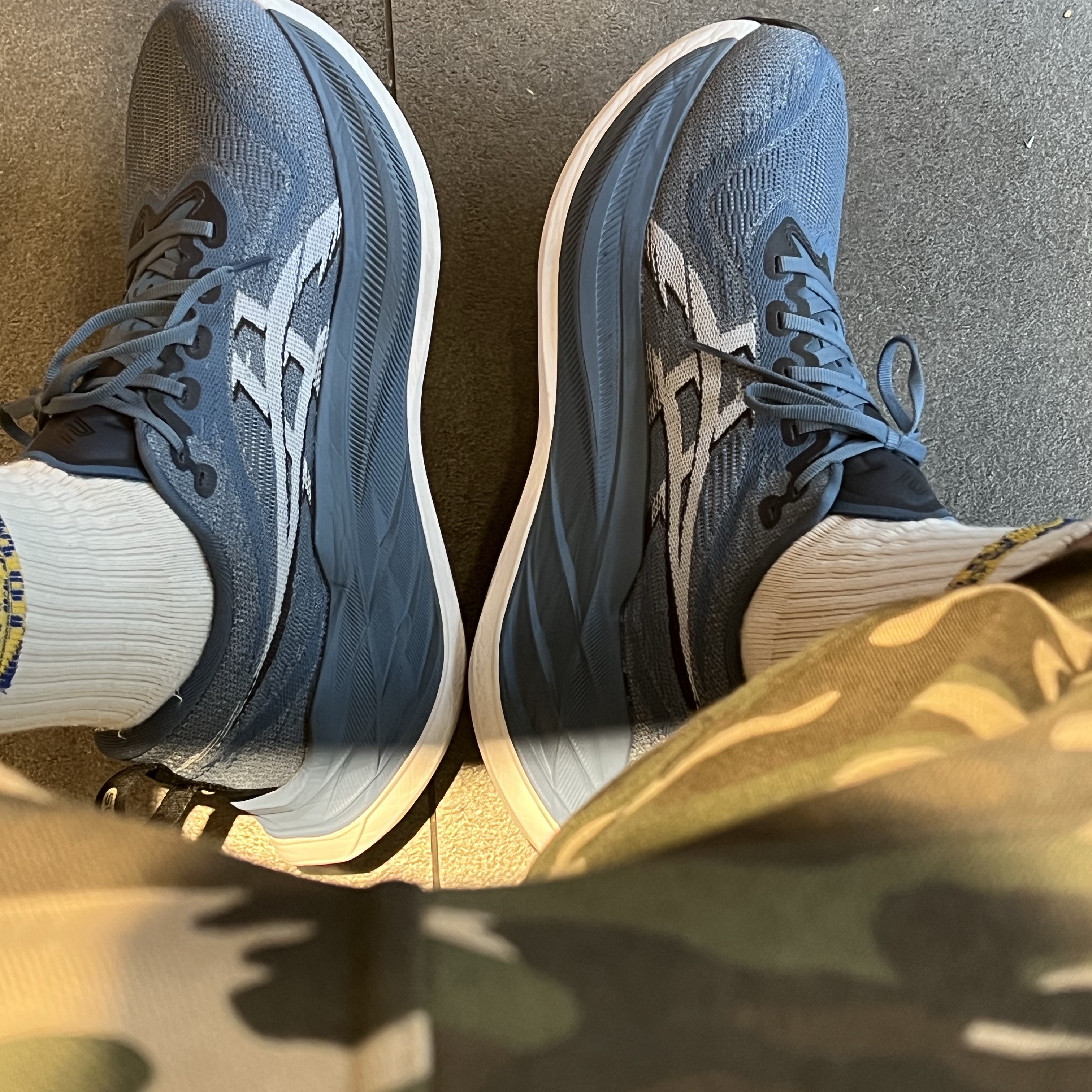 Asics Superblast 2 Winter Sea White 착용 스타일