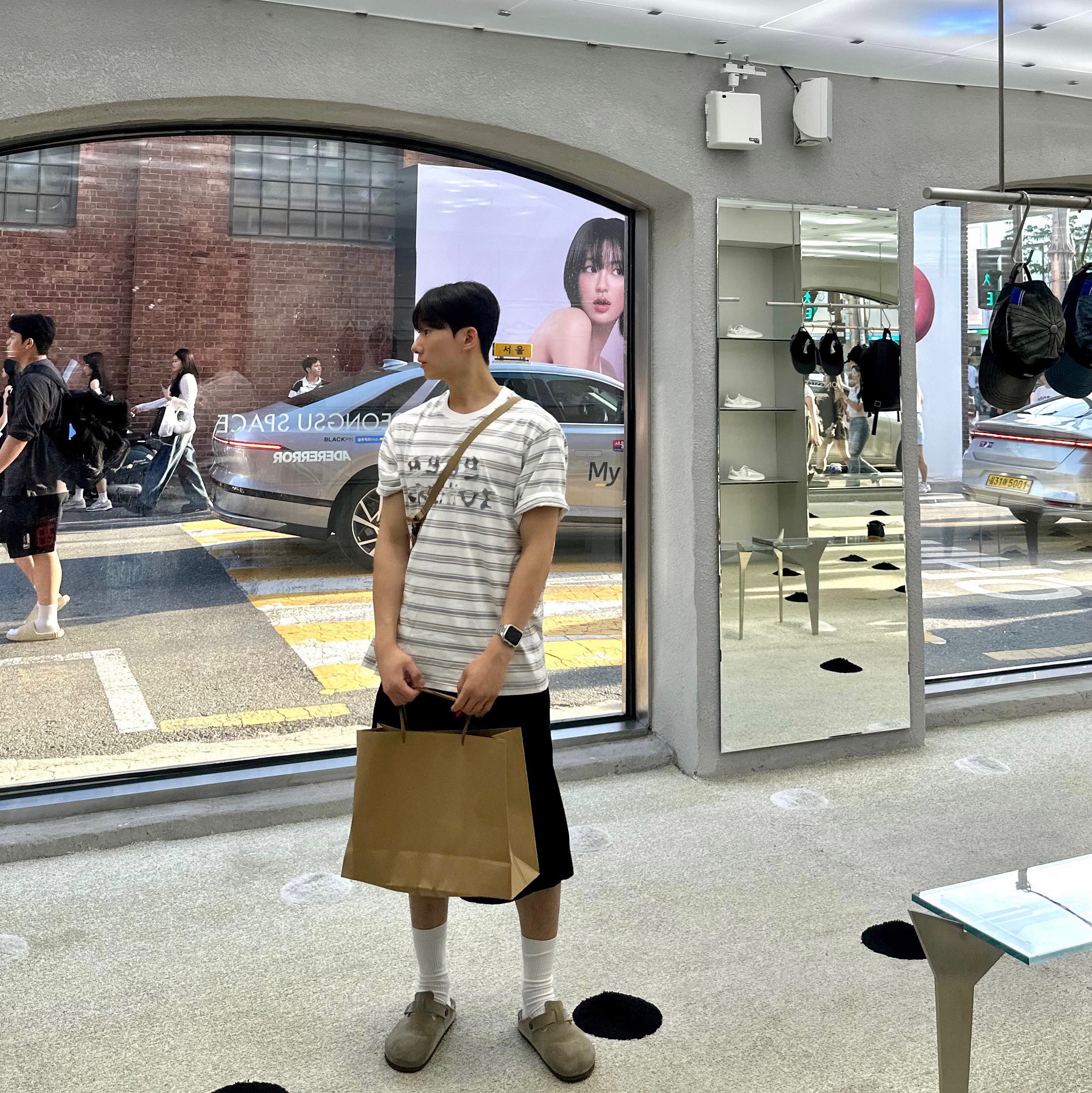 Birkenstock Boston Soft Footbed Taupe - Regular, Arc'teryx x Beams Mantis 2 Waist Pack Nagomi 착용 스타일 - 1