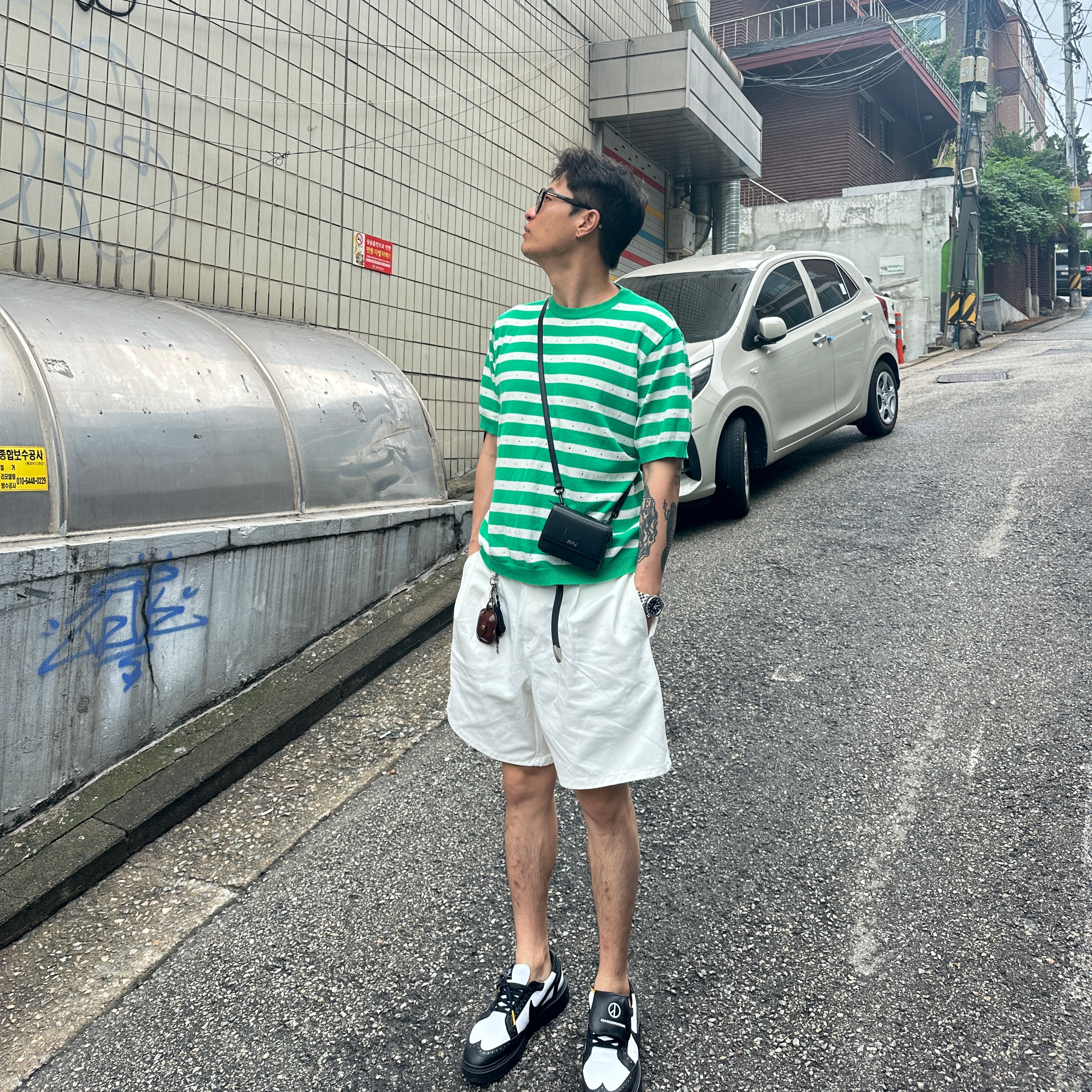 True Religion Horseshoe Leather Belt Black, Nike x Peaceminusone Kwondo1 Black and White 착용 스타일