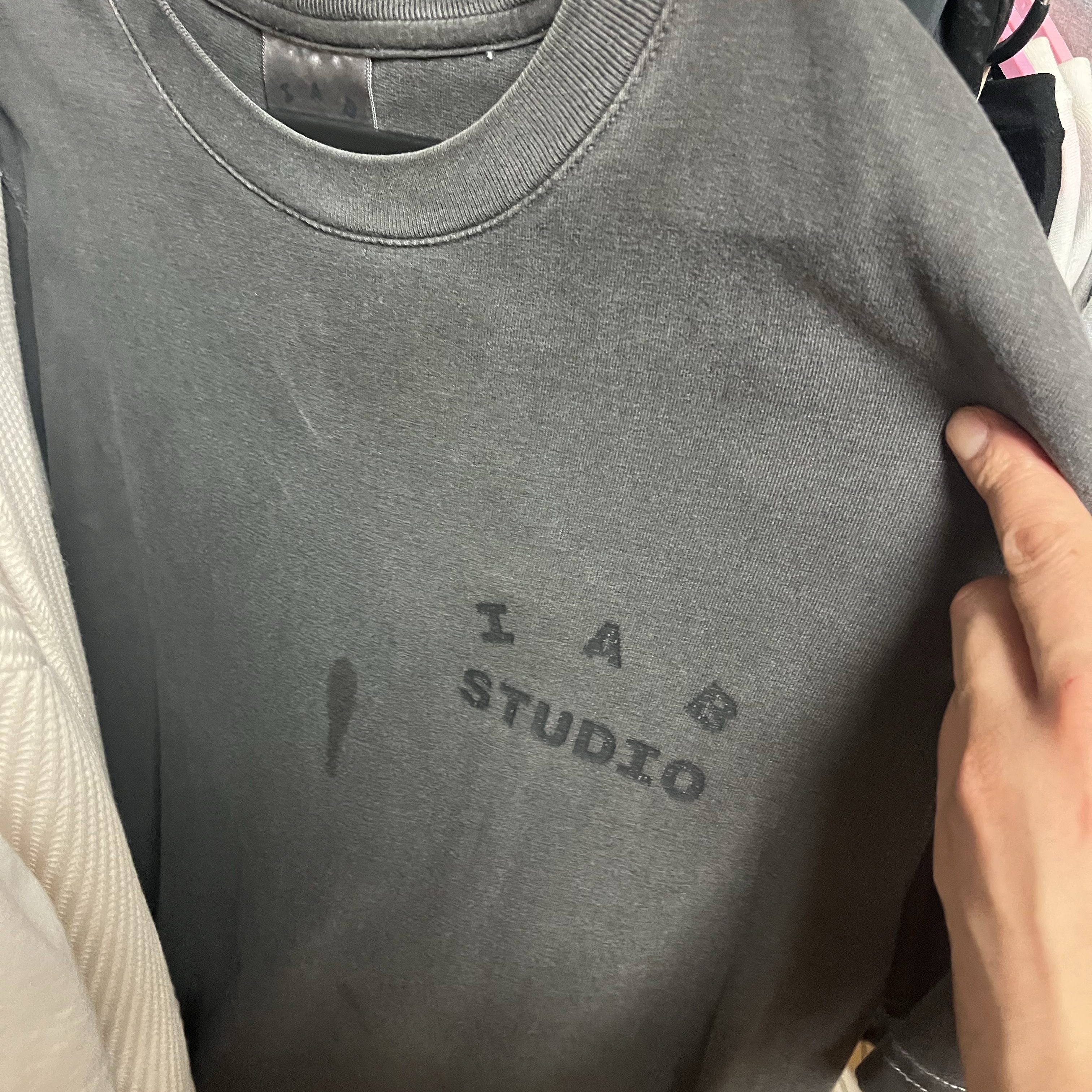 IAB Studio Pigment T-Shirt Black 착용 스타일