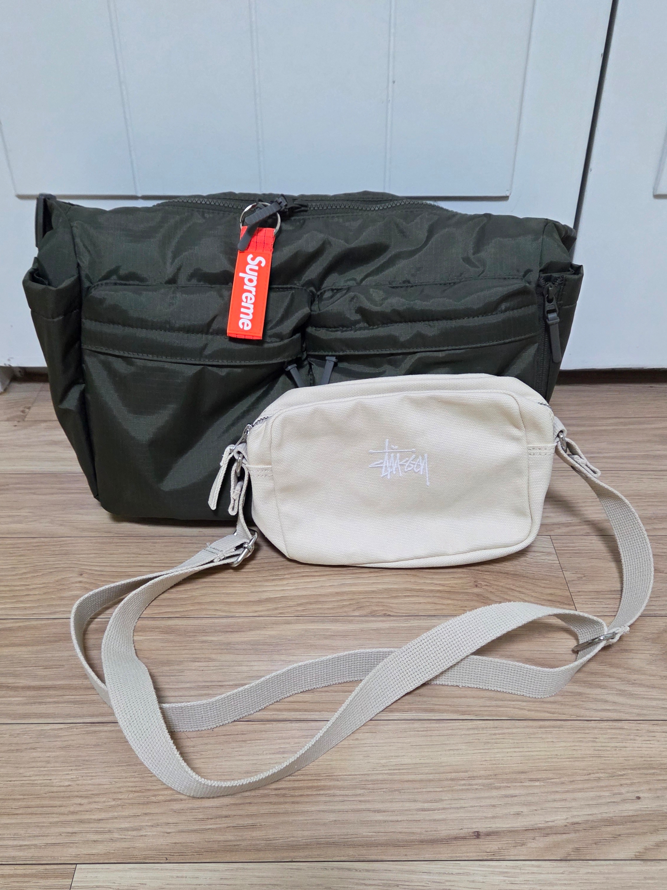 Stussy Canvas Side Pouch Natural, Supreme Ripstop Keychain Orange - 24SS 착용 스타일