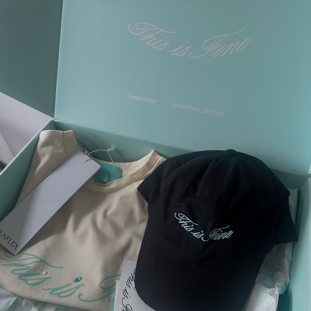 THIS IS FINE Signature Ball Cap Black, THIS IS FINE Cropped Signature Tee Cream 착용 스타일 - 6
