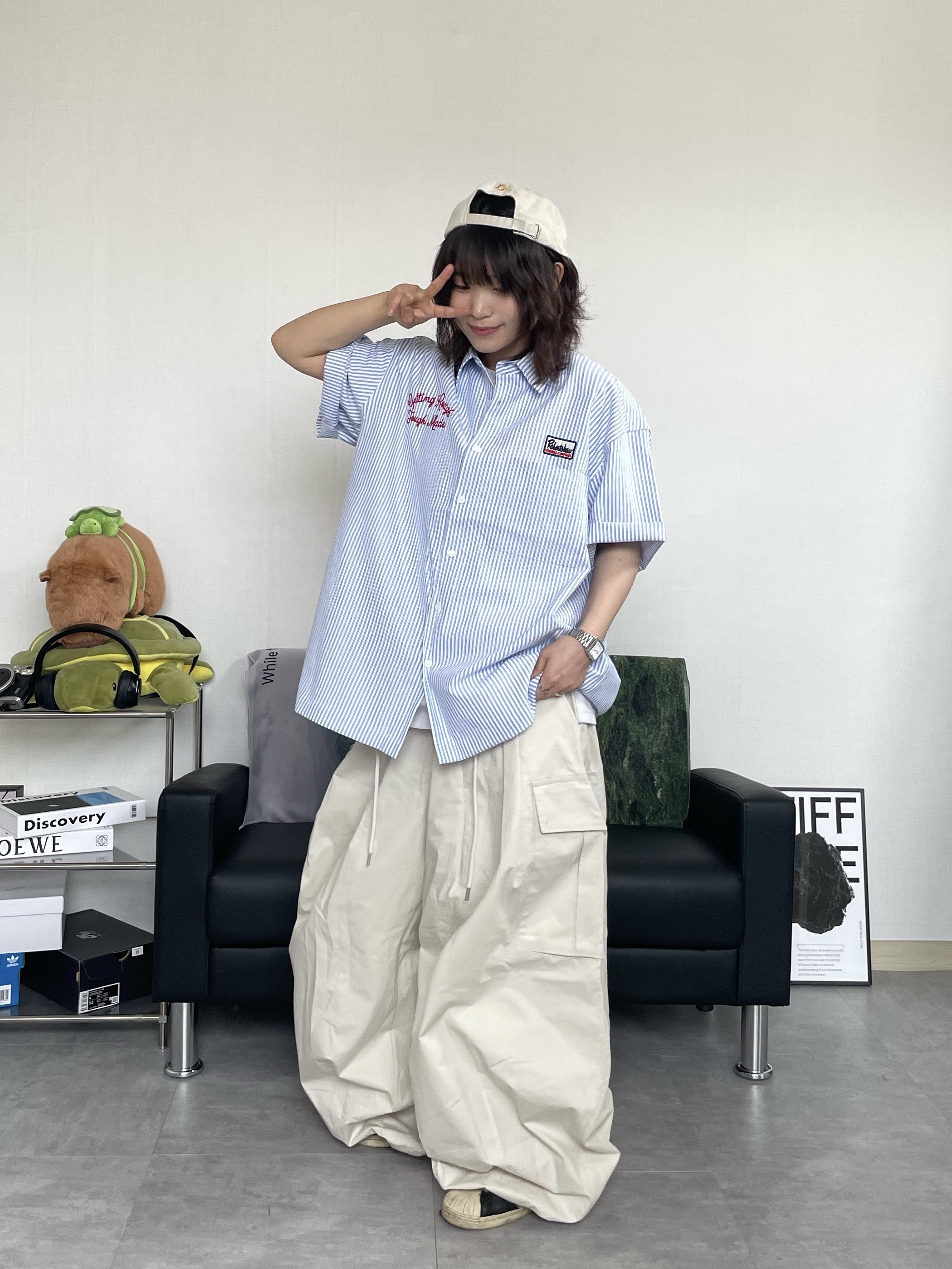 Adidas Superstar Premium Black White 착용 스타일 - 1