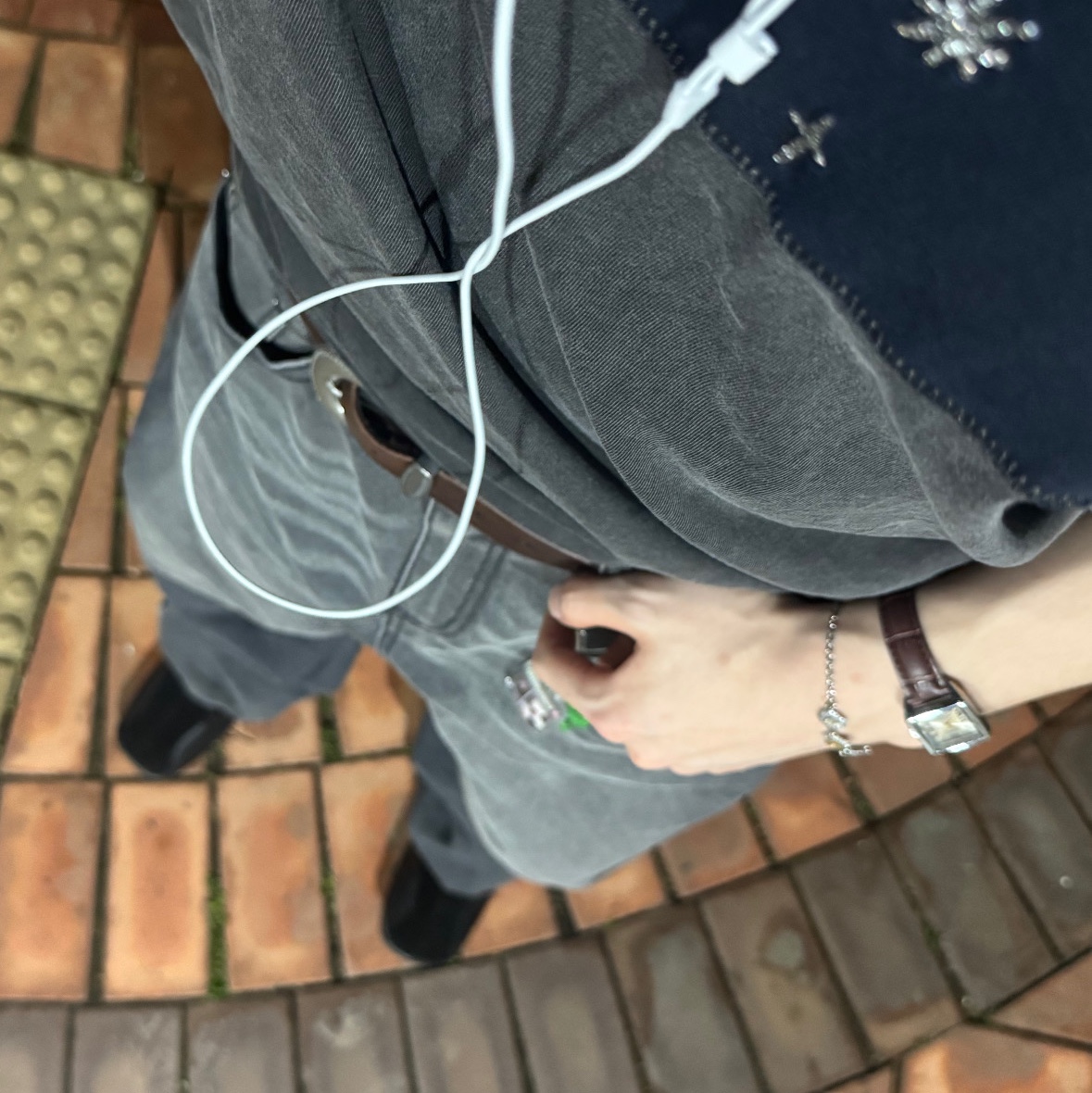 Casio LTP-V007L-9B, TOWTOW.ARCHIVE Minma Solar Necklace Silver 착용 스타일 - 1