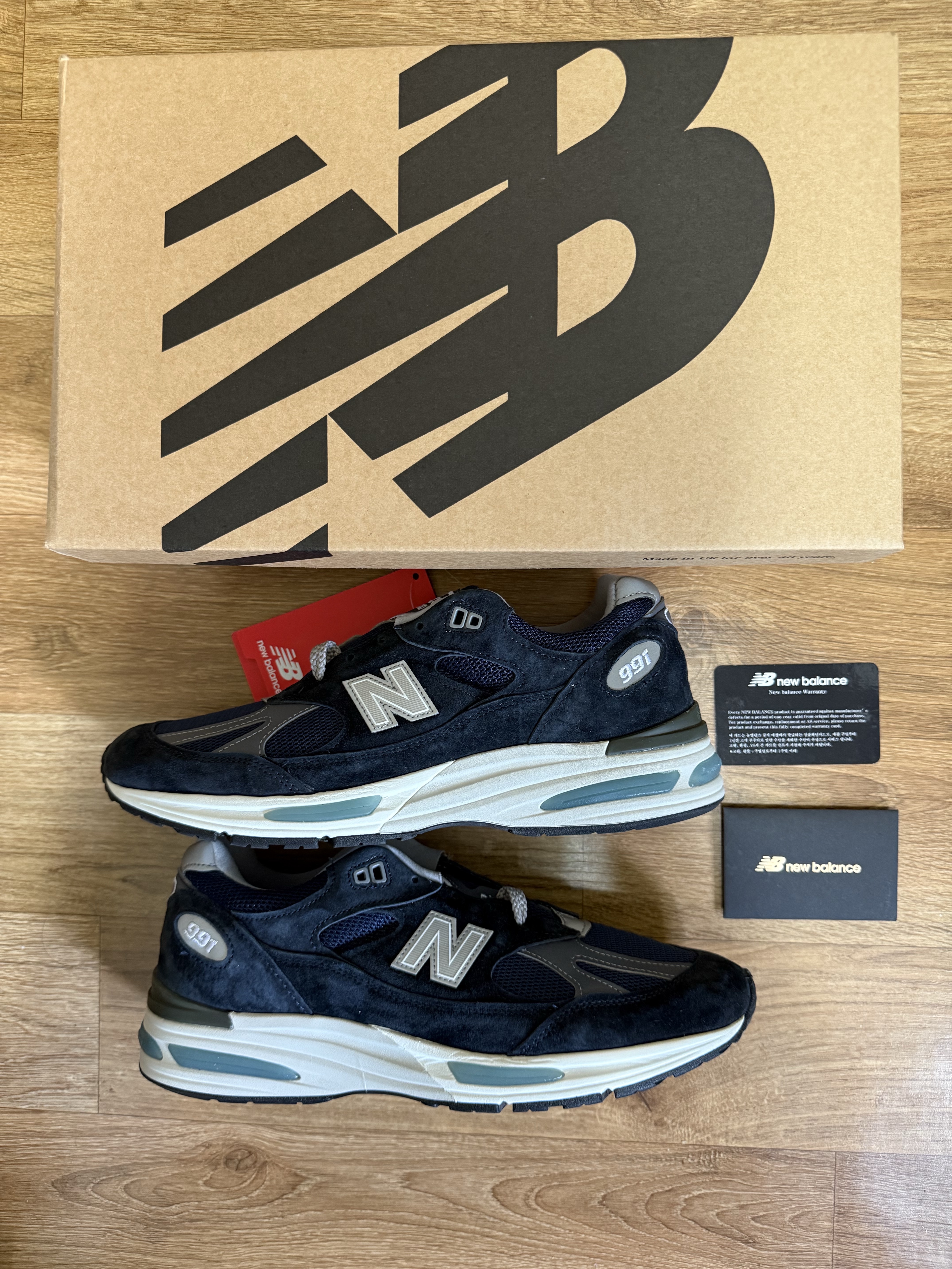 New Balance 991v2 Made in UK Dark Navy Smoked Pearl 착용 스타일 - 2