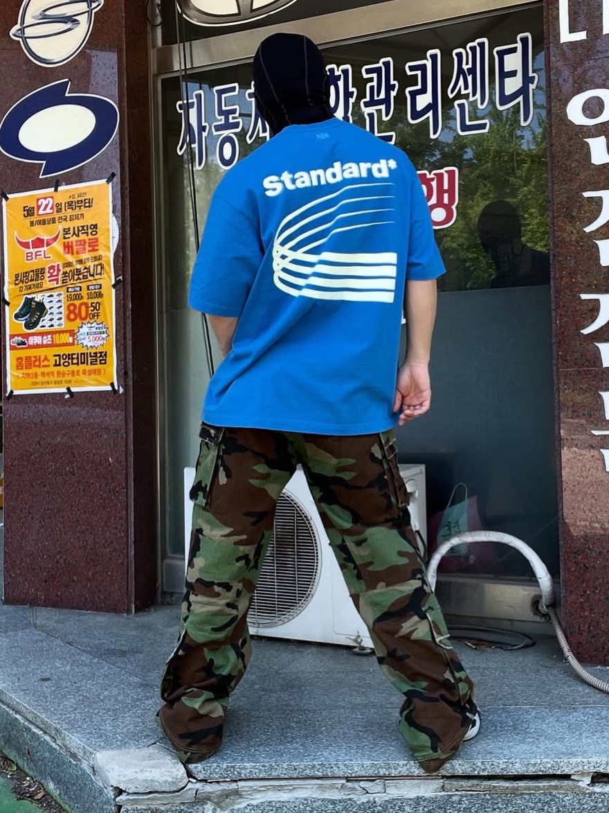 Dominant Distressed Camo Cargo Pants 착용 스타일 - 2