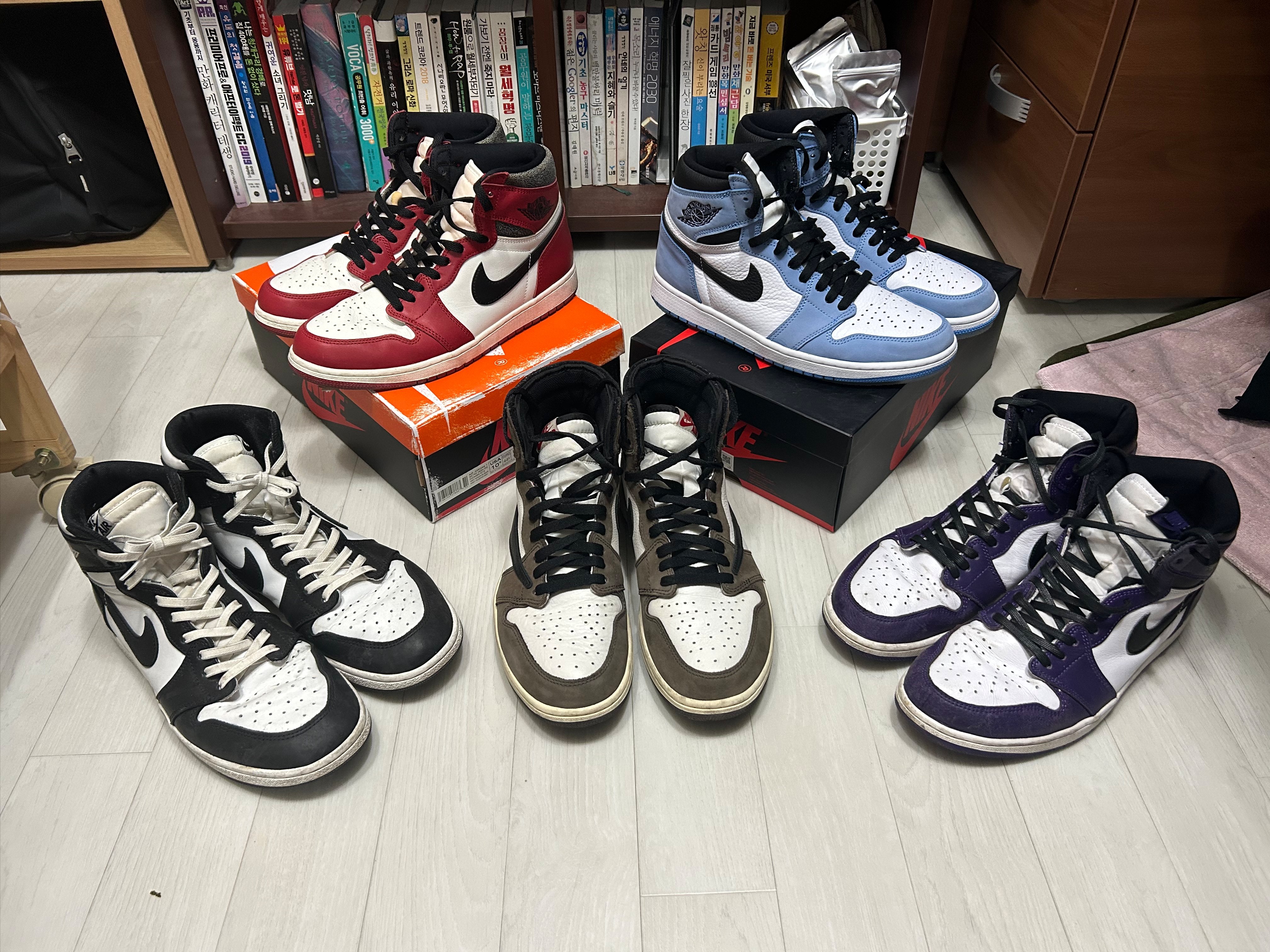Jordan 1 x Travis Scott Retro High OG SP Mocha, Jordan 1 Retro High OG University Blue 착용 스타일 - 2