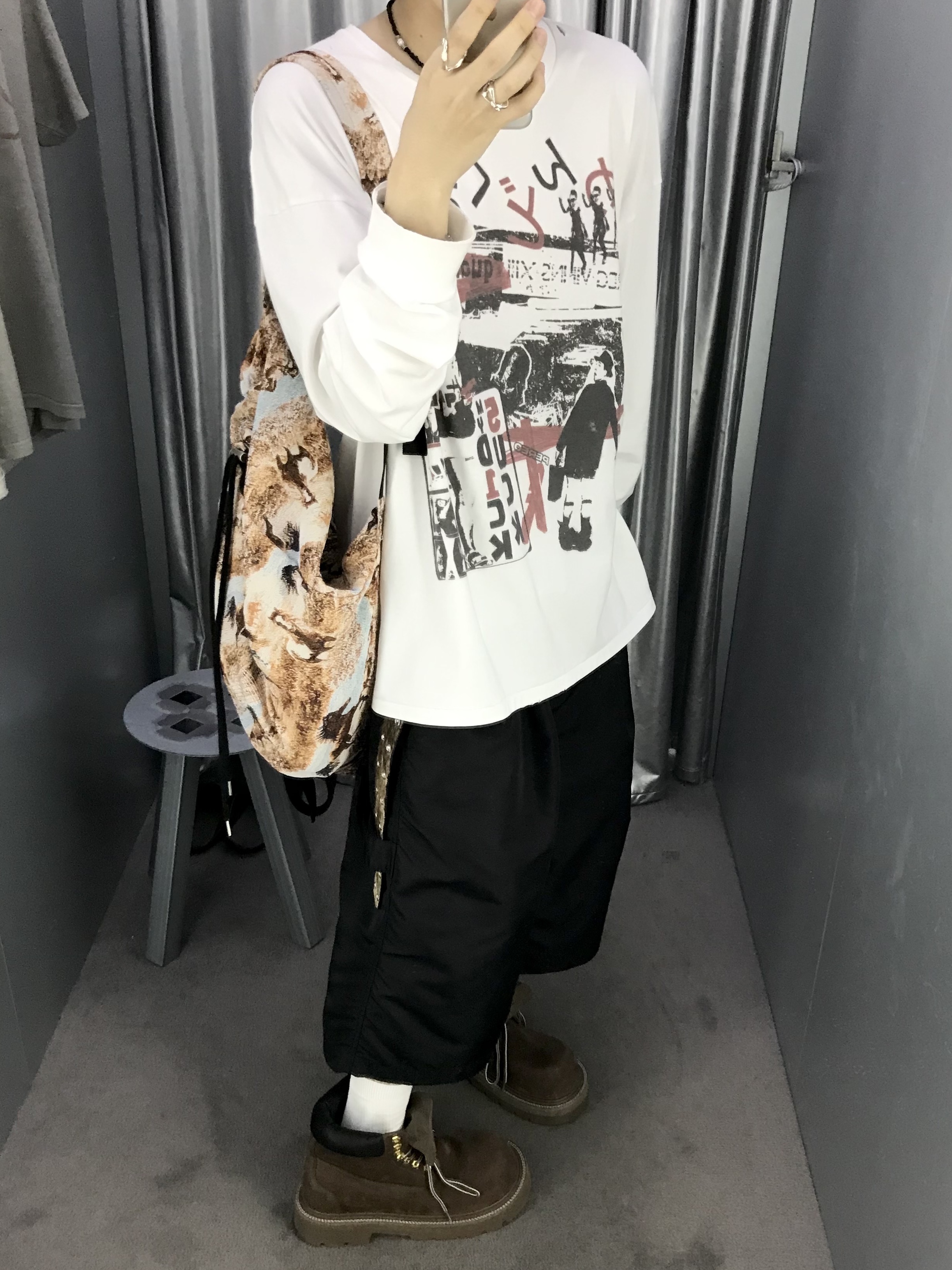 qAp 5-1 Long Sleeve T-Shirt Cream, NOMANUAL NM Emblem Bandana Black 착용 스타일 - 2