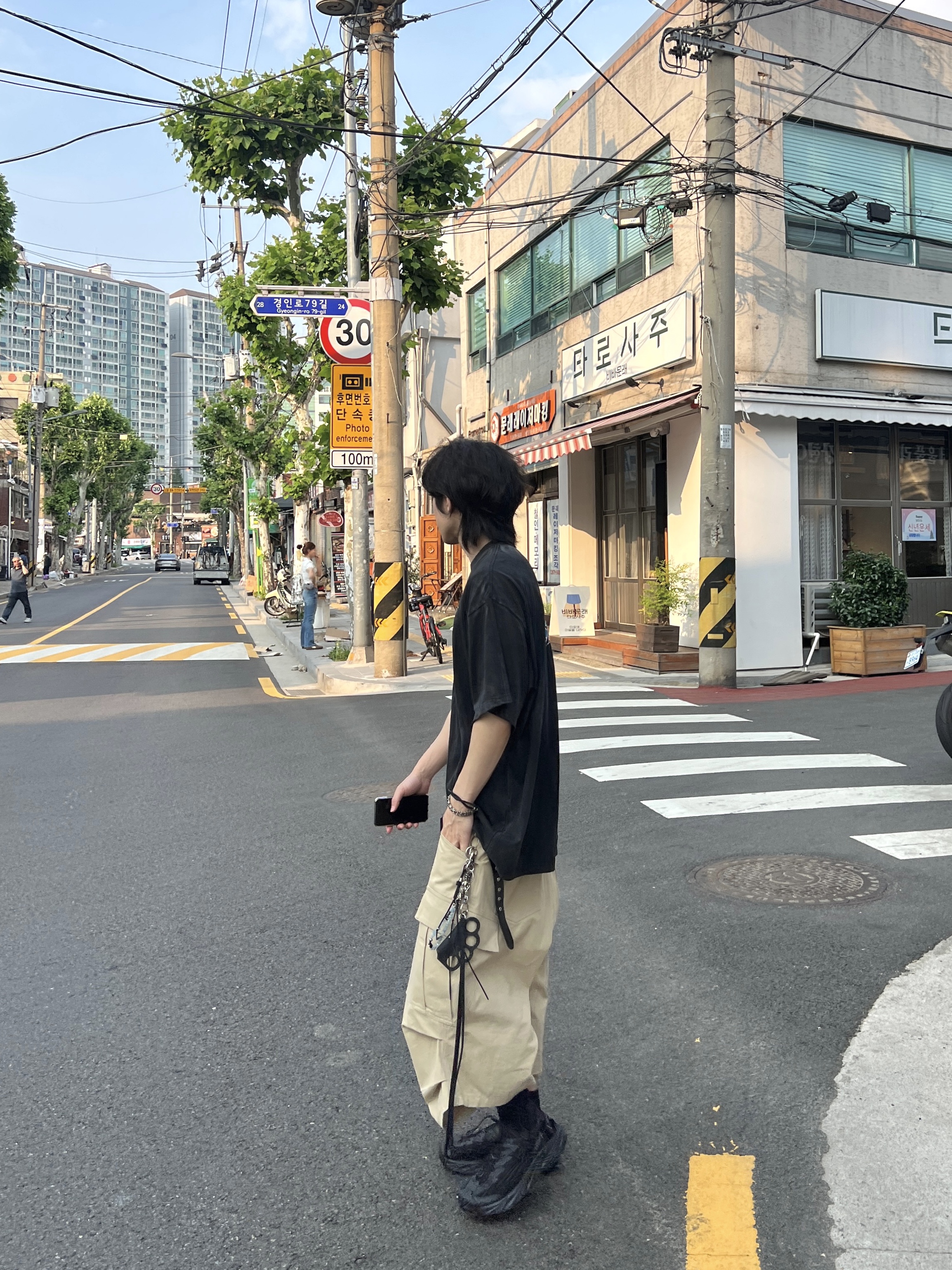 [더블적립]Farfromwhat Far Washed Logo T-Shirts Black 착용 스타일 - 2