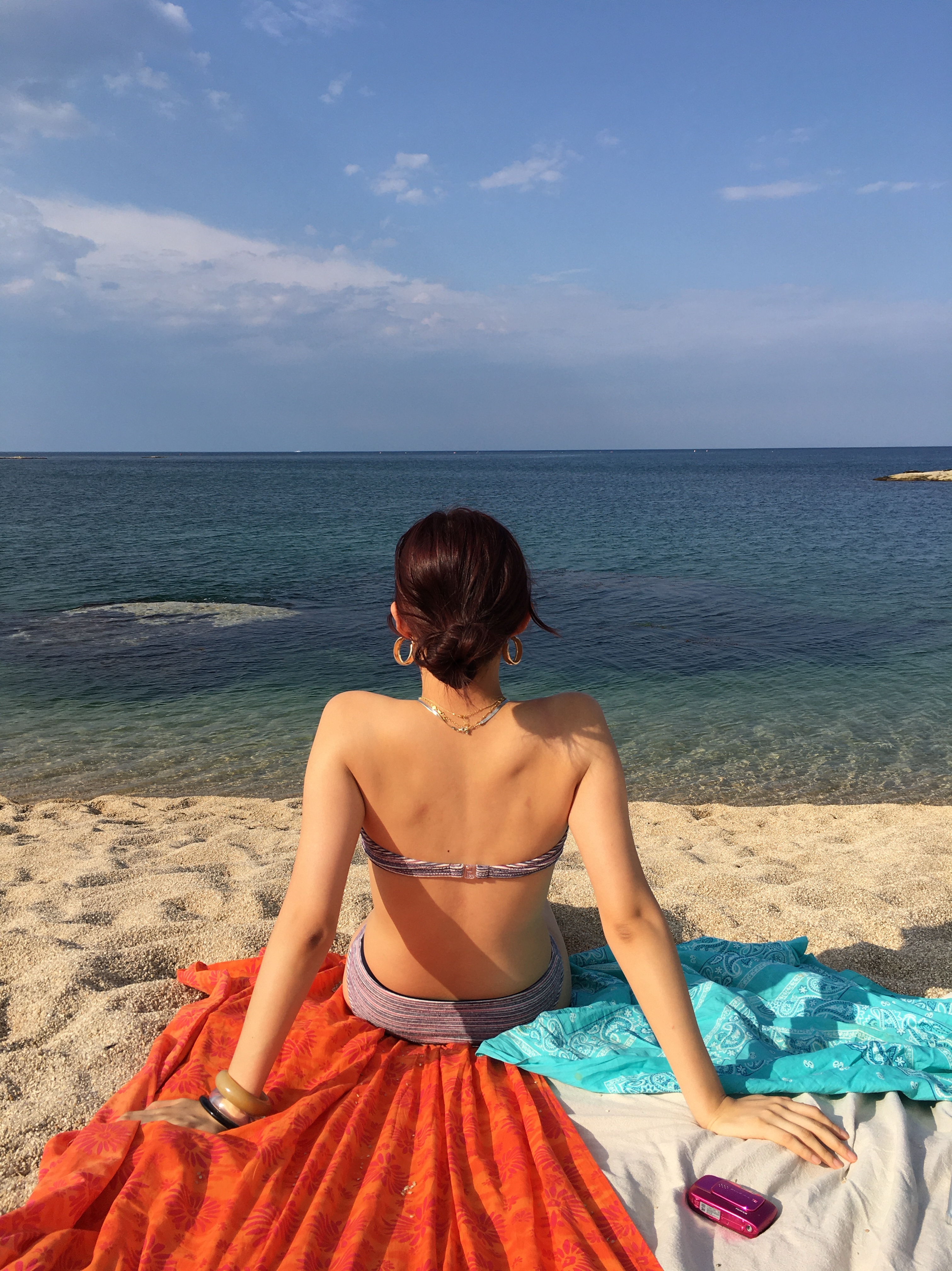 COYSEIO Coastal Stripe Bikini Multi, Missoma Double Chain Gold - 24FW 착용 스타일 - 2