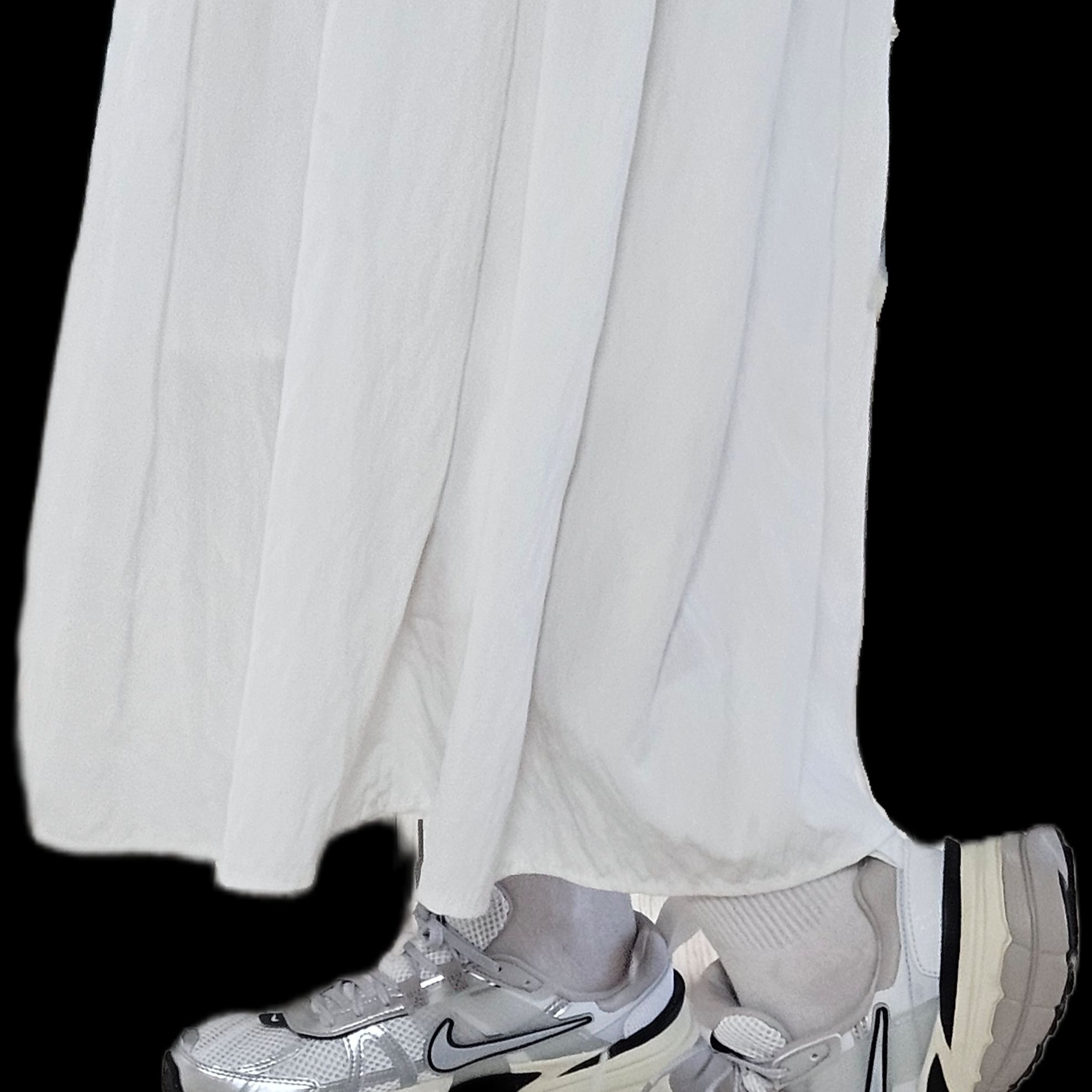 Nike V2K Run Summit White Metallic Silver 착용 스타일 - 3