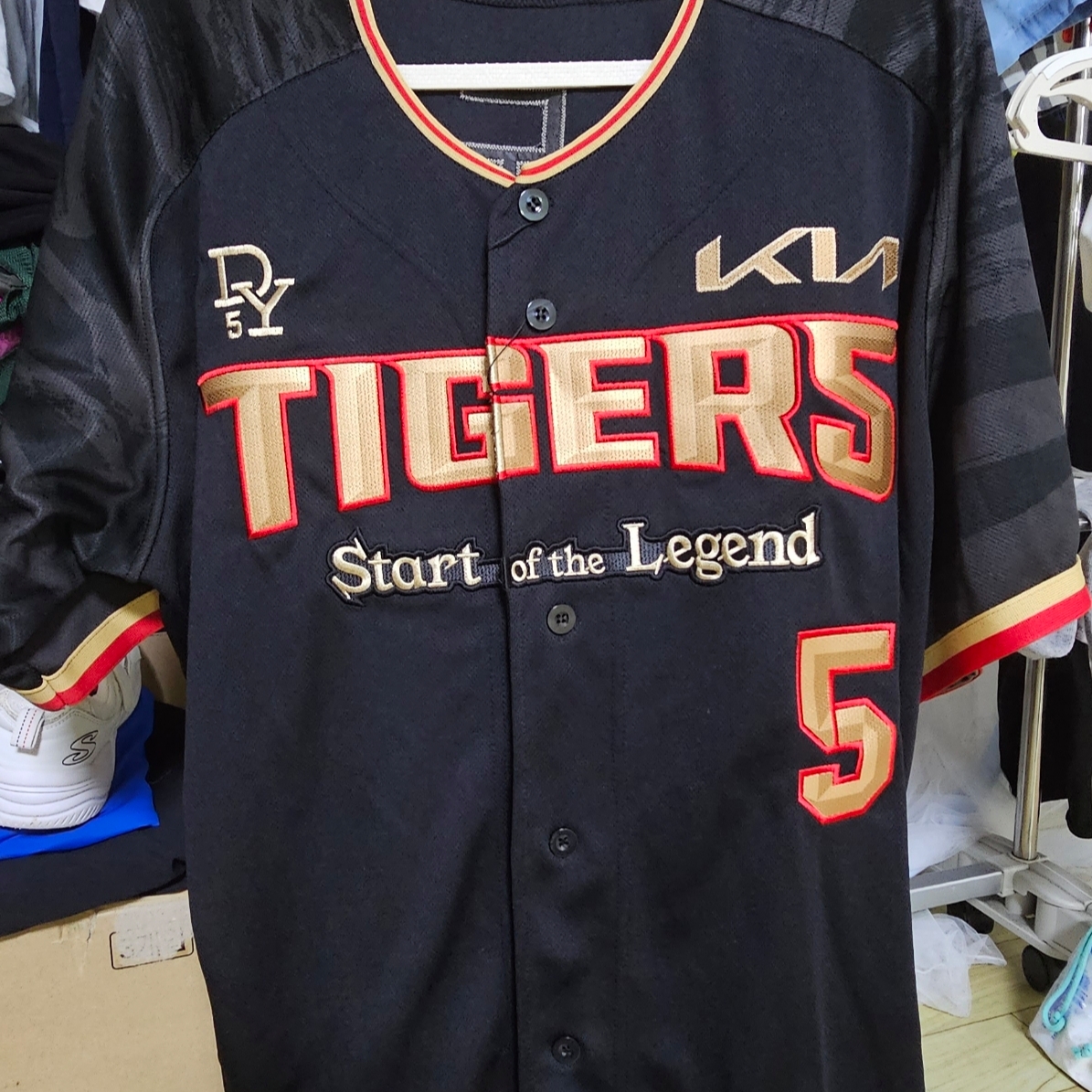 Kia Tigers KBO Kim Do Young The First Monthly 10HR-10SB Anniversary Uniform Black 착용 스타일