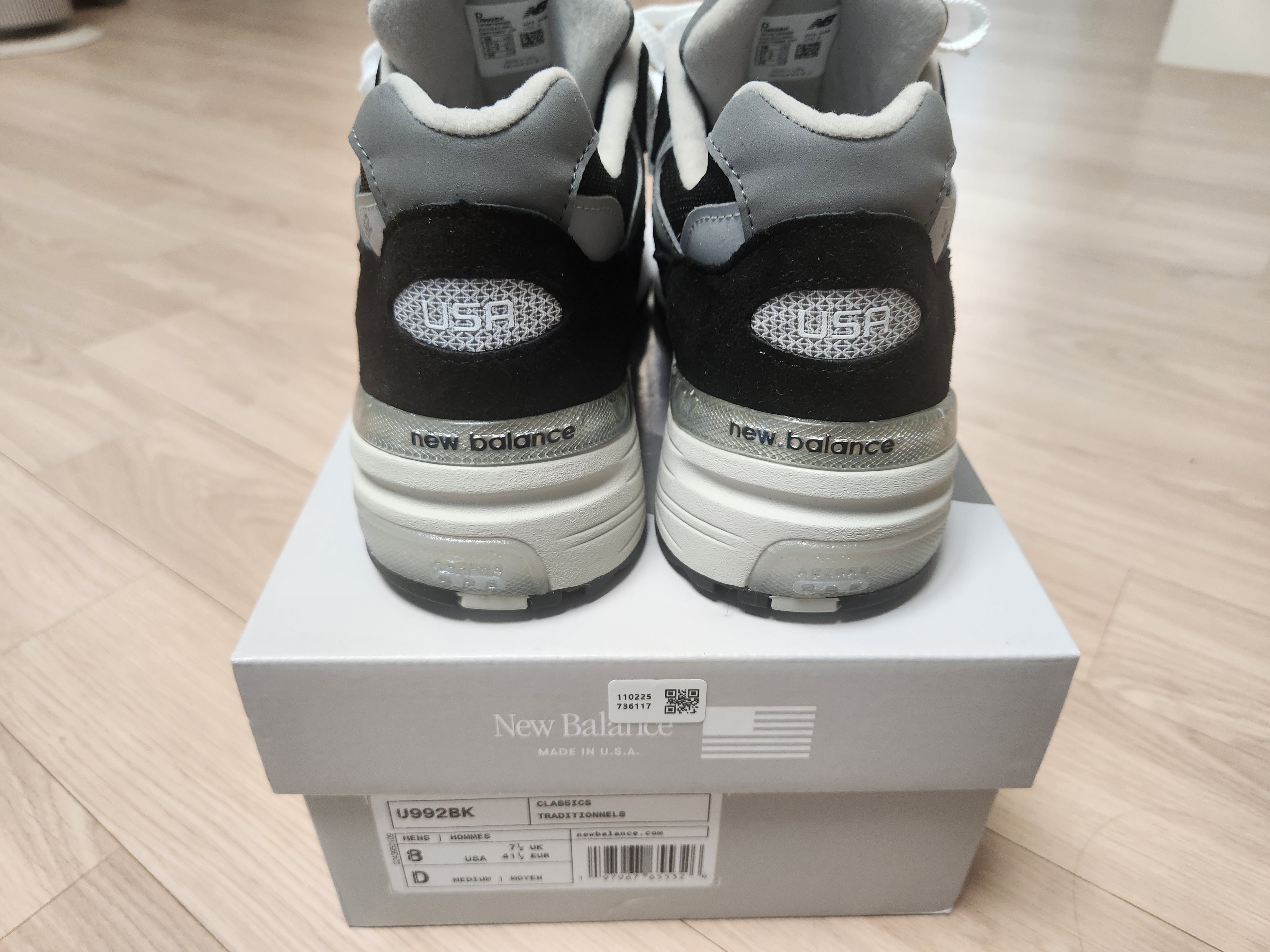 New Balance 992 Made in USA Core Black Grey 착용 스타일 - 3
