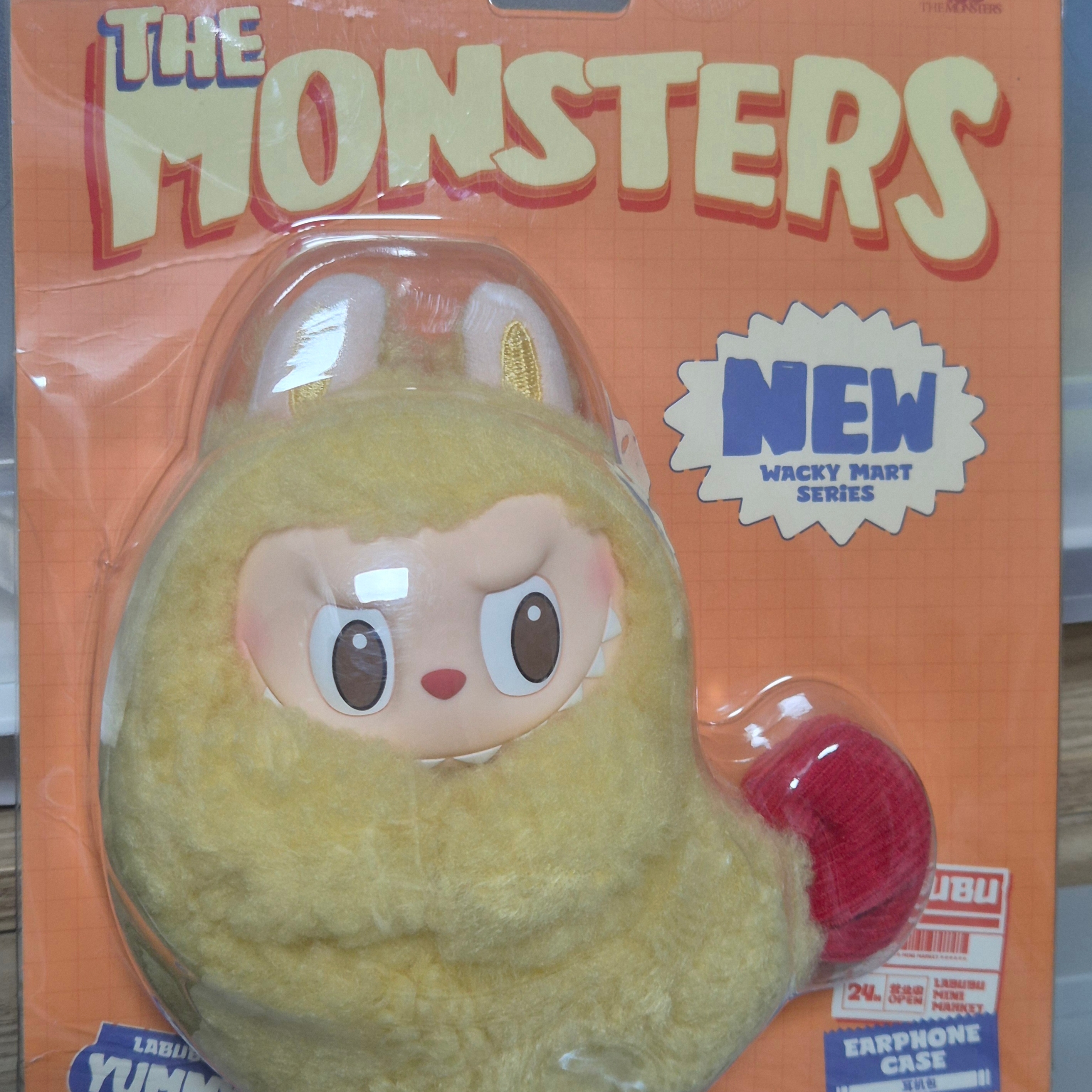 Pop Mart Labubu The Monsters Wacky Mart Series Earphone Case 착용 스타일