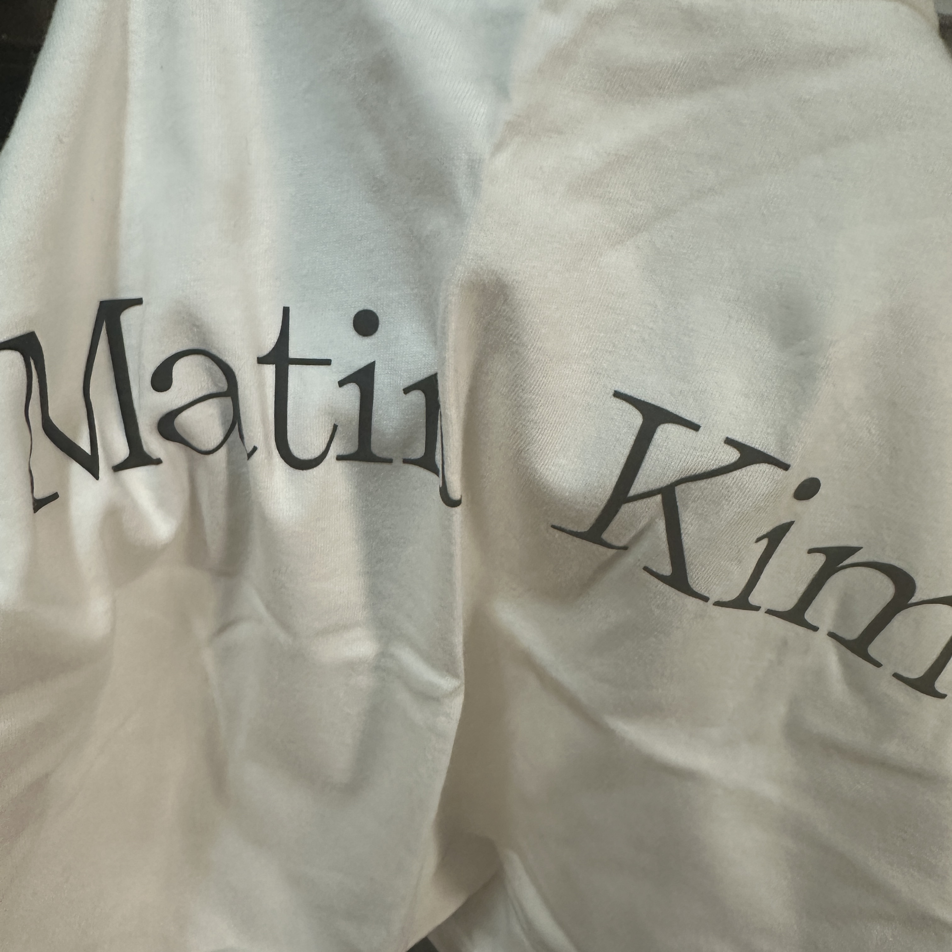 (W) Matin Kim Logo Crop Top White 착용 스타일