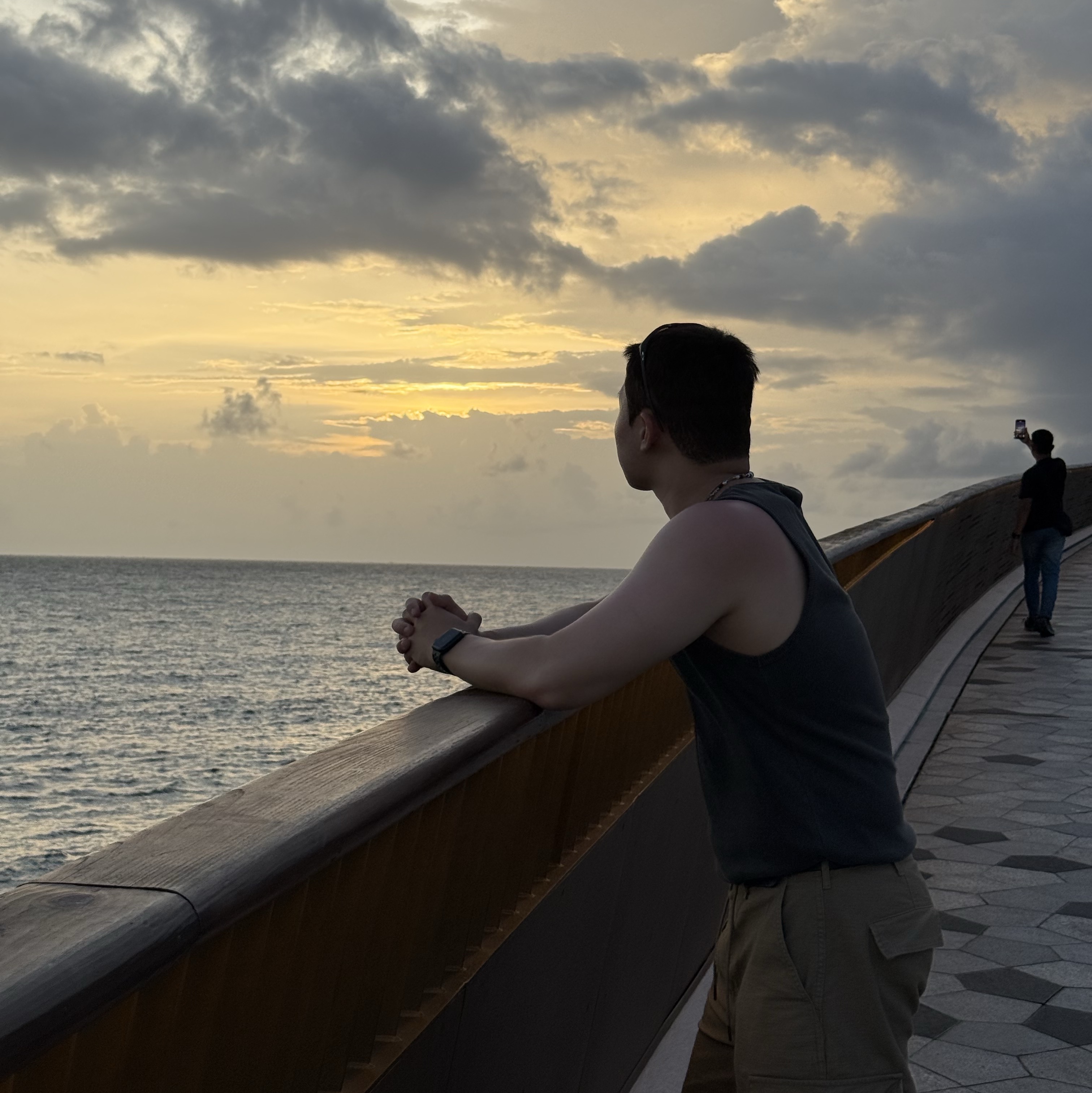 Oakley Eye Jacket Redux Matte Black Frame Prizm Grey Lenses High Bridge Fit, BAPE Ape Head Keychain (Synthetic Rubber) 착용 스타일 - 4