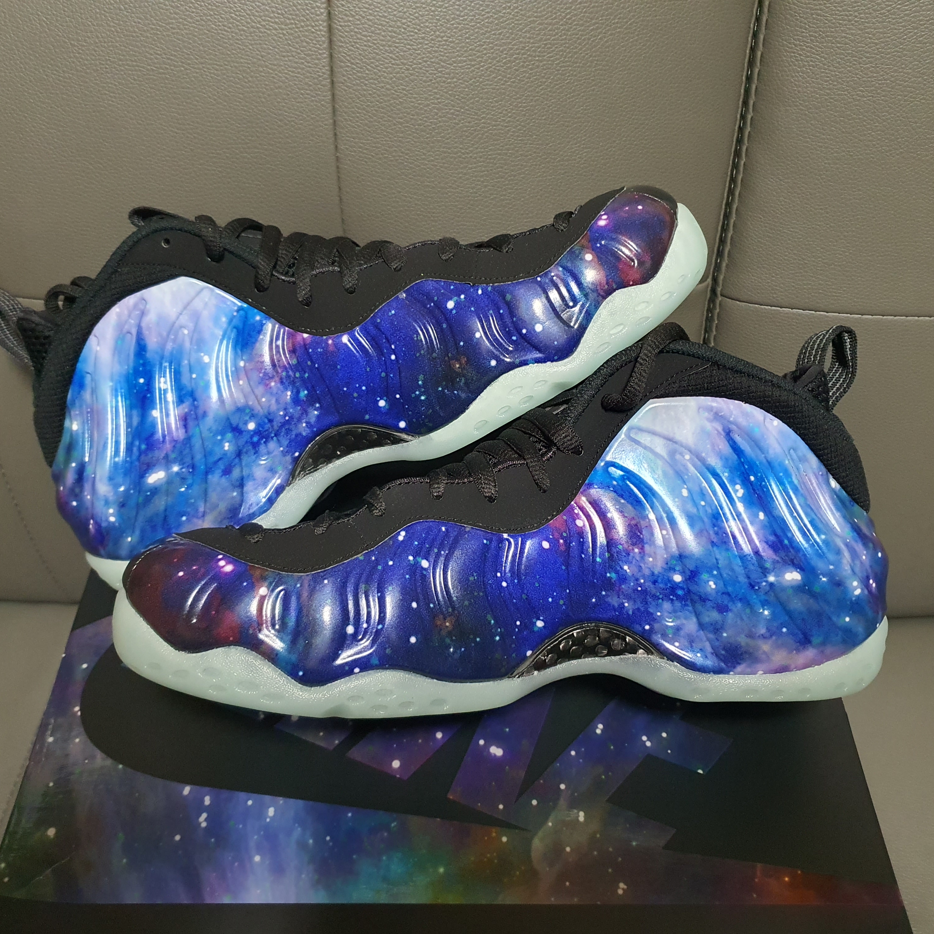 Nike Air Foamposite One Galaxy 착용 스타일
