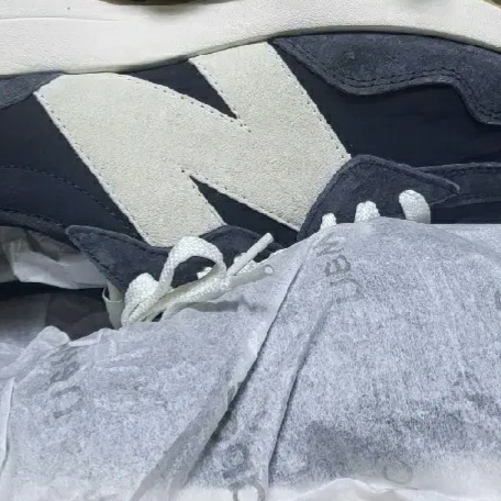 New Balance 327 Clean Vintage Black 착용 스타일