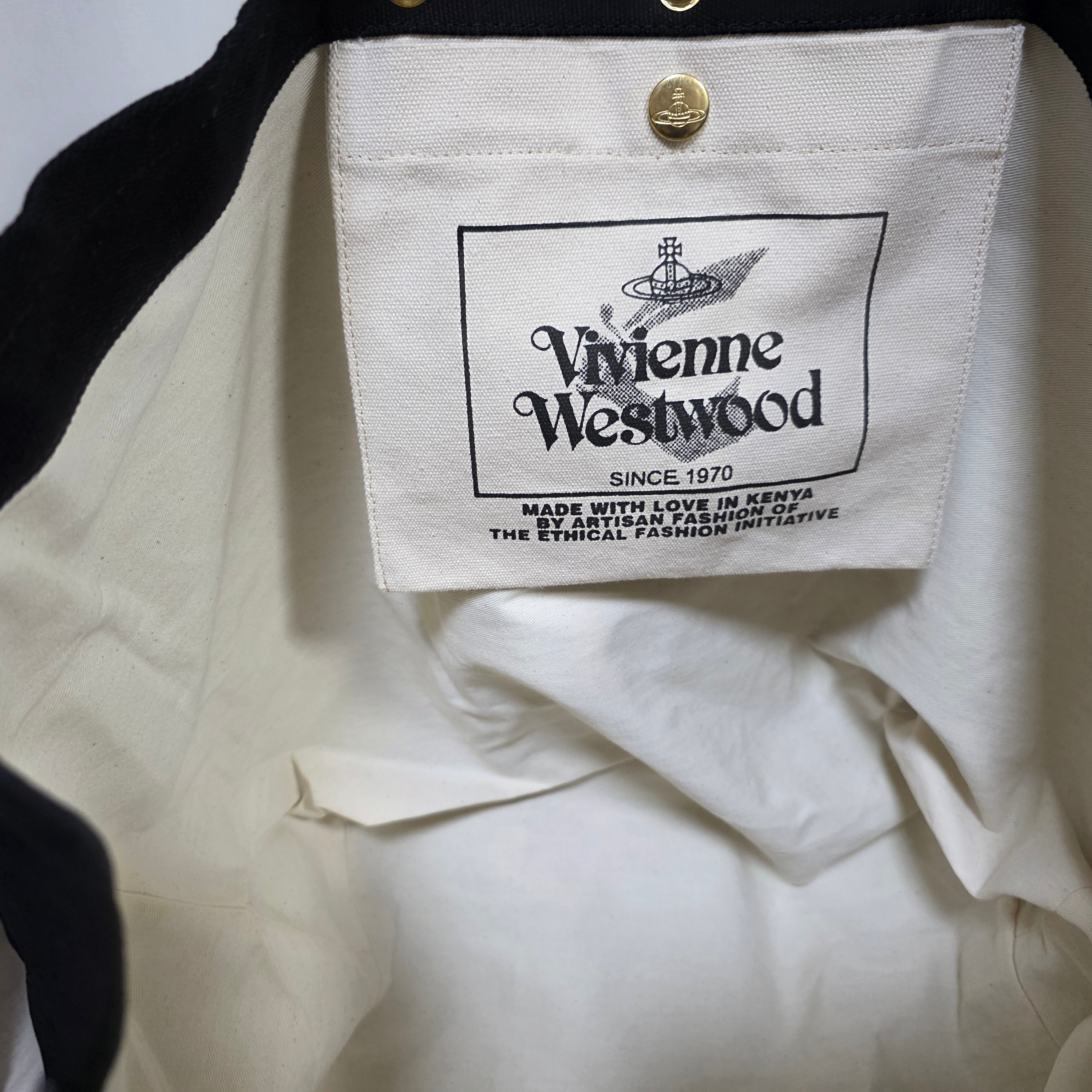 Vivienne Westwood Utility Shopper Tote Bag Black 착용 스타일 - 3