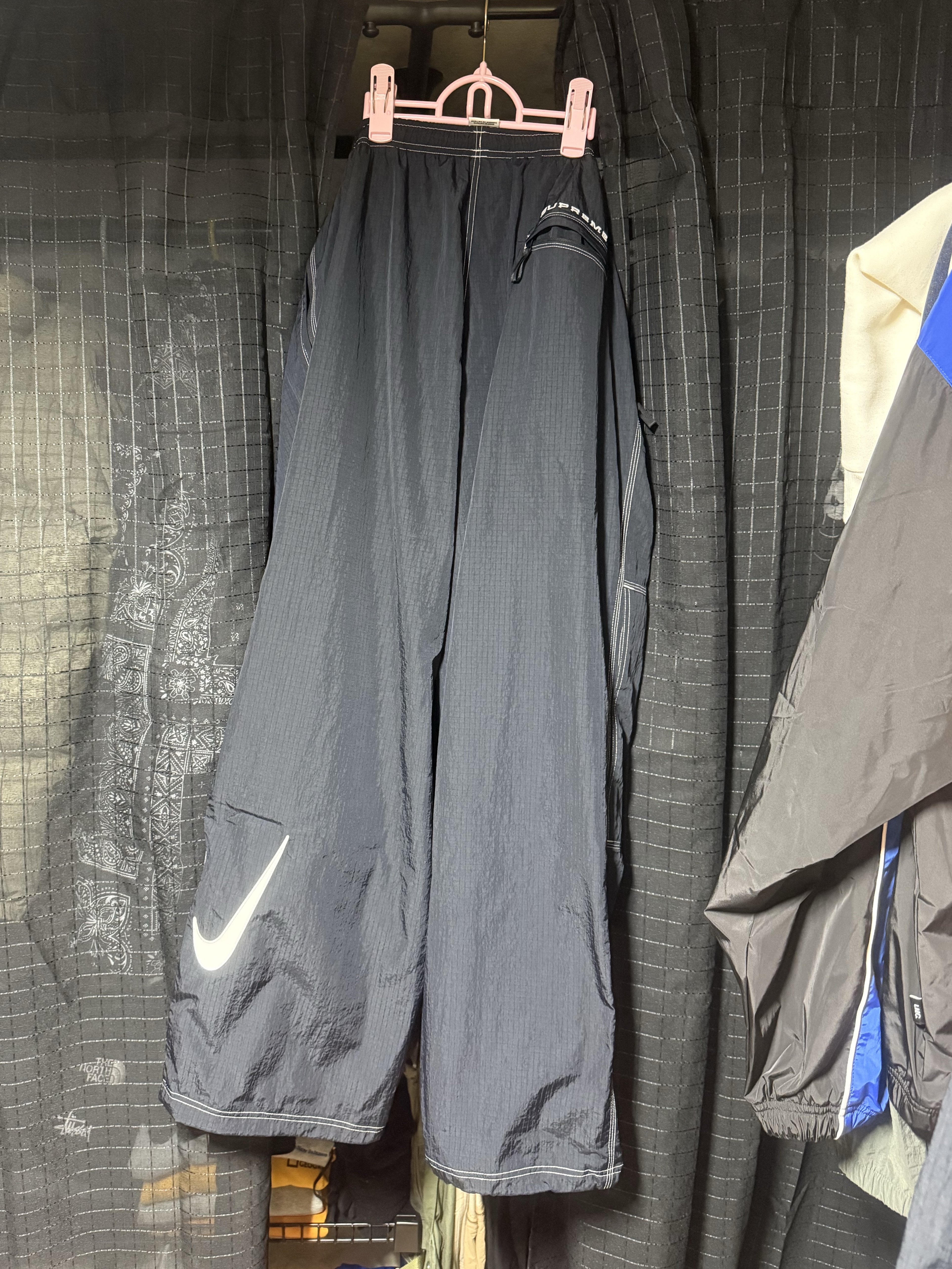 Supreme x Nike Ripstop Track Pants Black - 24SS 착용 스타일