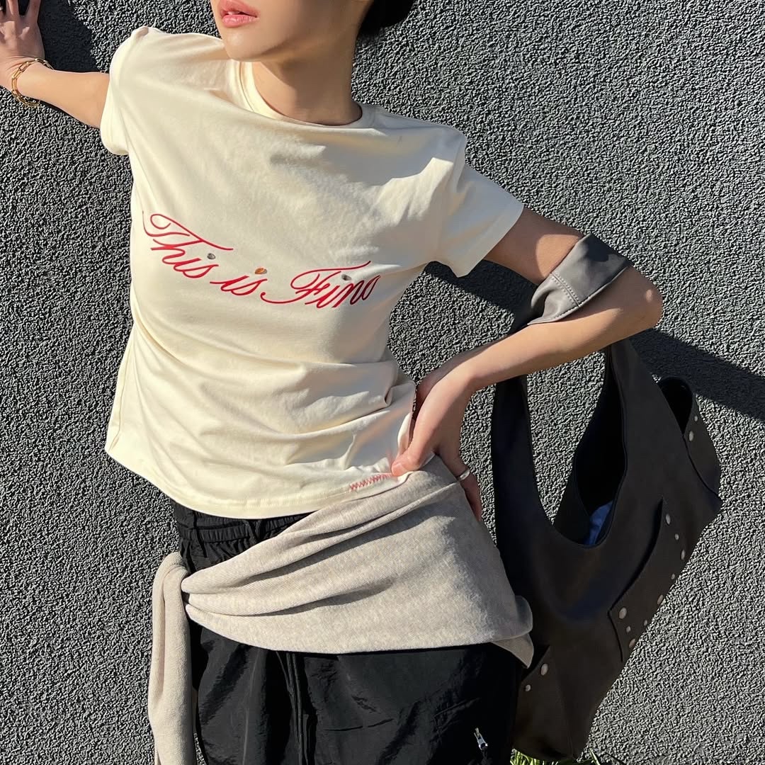 THIS IS FINE Cropped Signature Tee Yellow 착용 스타일 - 1