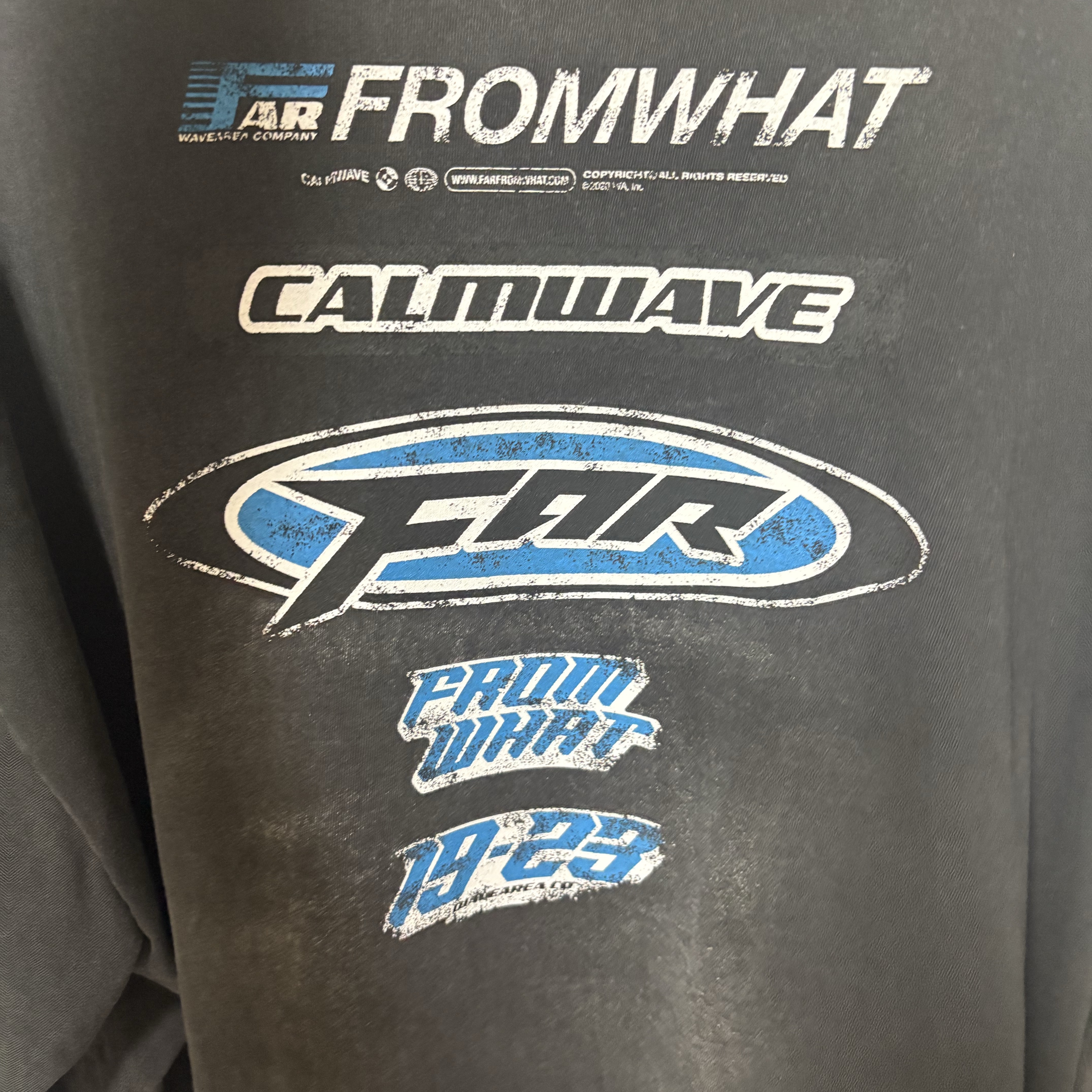 Farfromwhat Far Washed Logo T-Shirts Black 착용 스타일