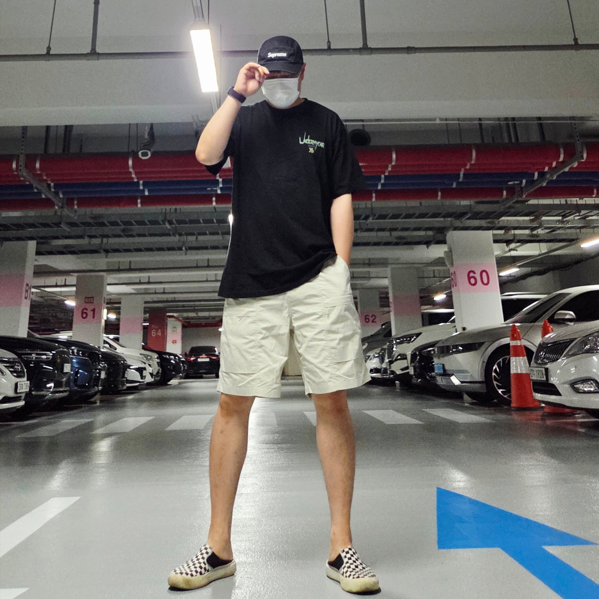 Supreme Washed Chino Twill Camp Cap Black, Vans Checkerboard Comfycush One Black 착용 스타일 - 1
