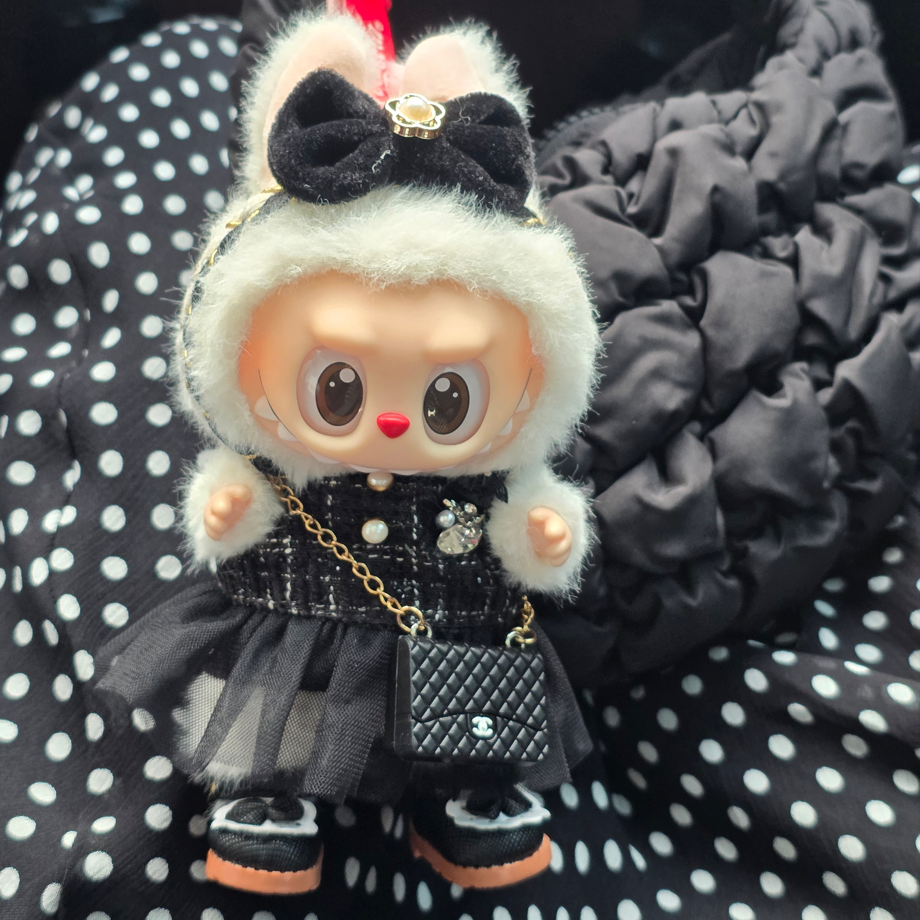 Pop Mart Labubu Coca Cola Series Surprise Shake Keyring (Opened Case) 착용 스타일 - 1