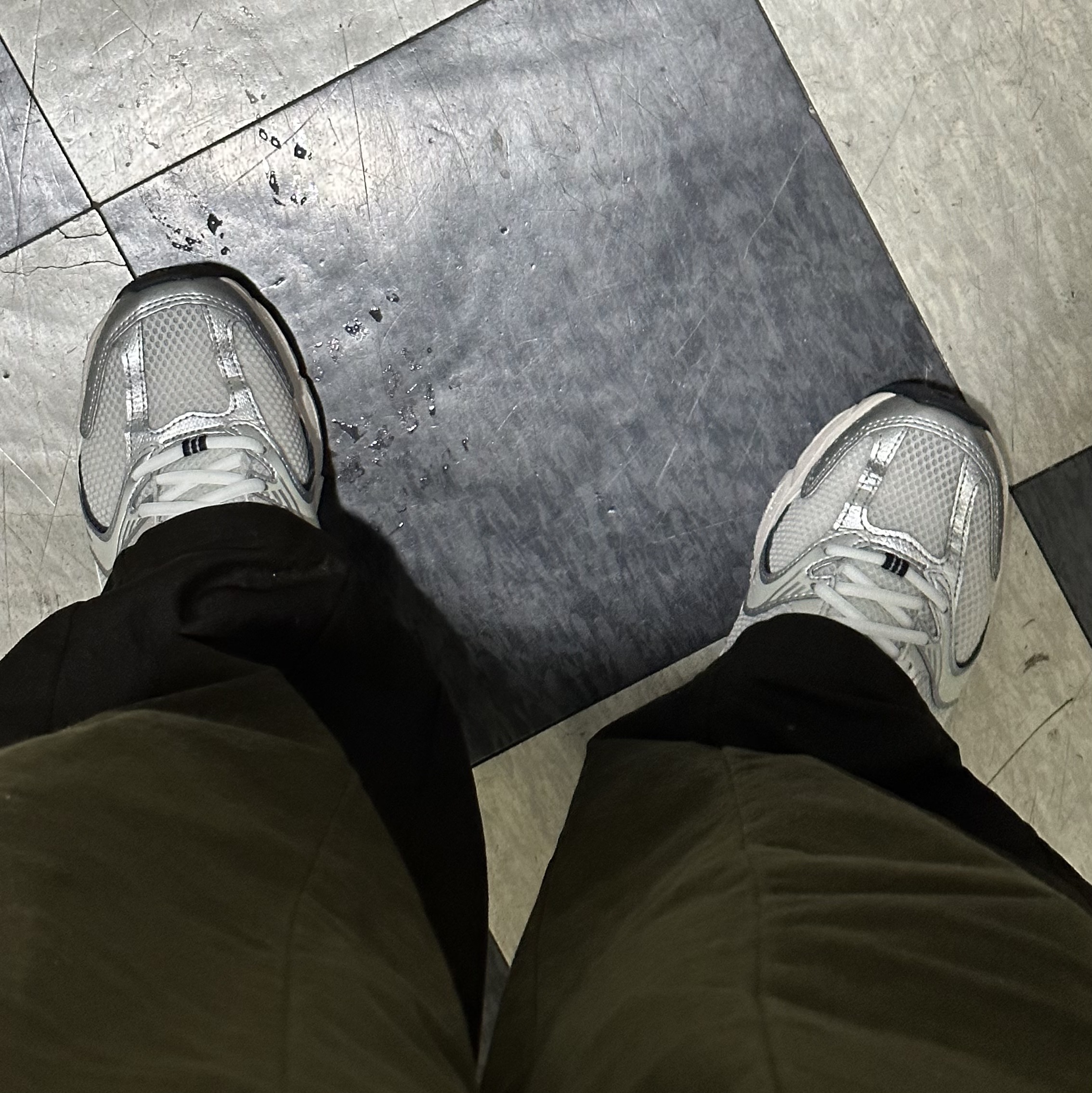 New Balance 530 Steel Grey 착용 스타일 - 2