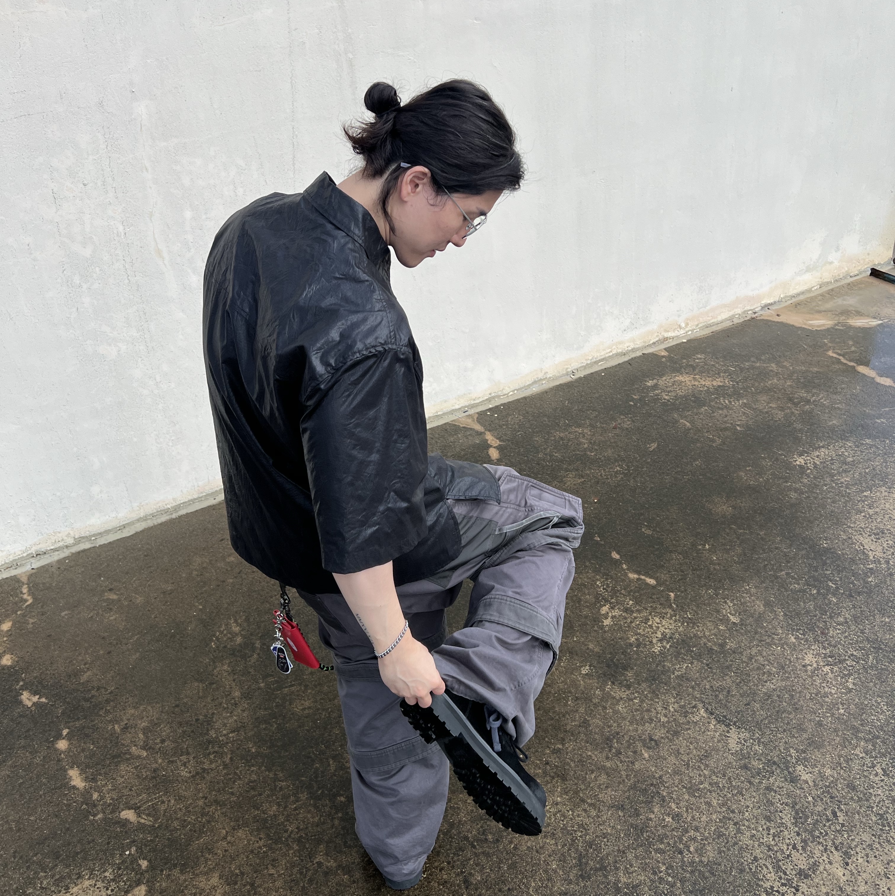 Farfromwhat Far Layered Work Pants Charcoal 착용 스타일 - 3
