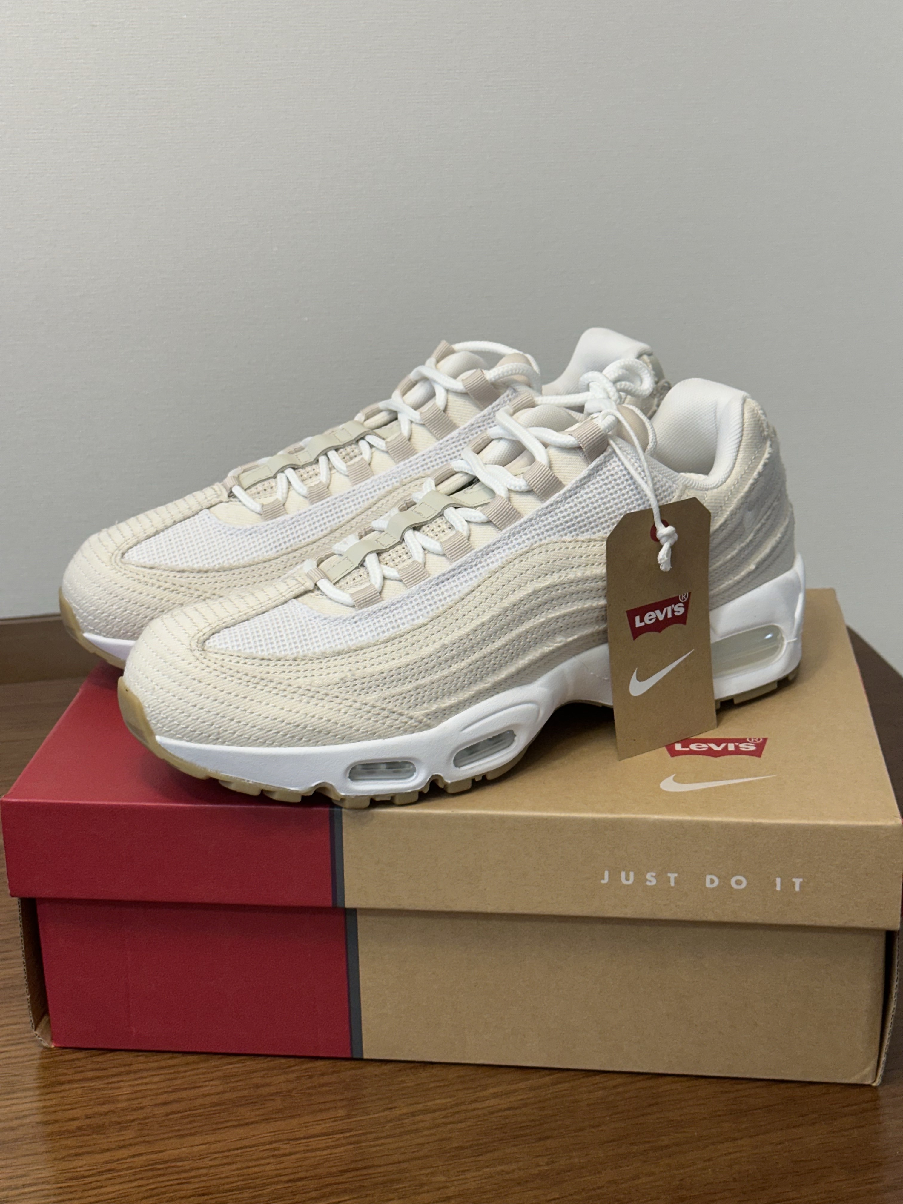 Nike x Levi's Air Max 95 White and Ecru 착용 스타일 - 1