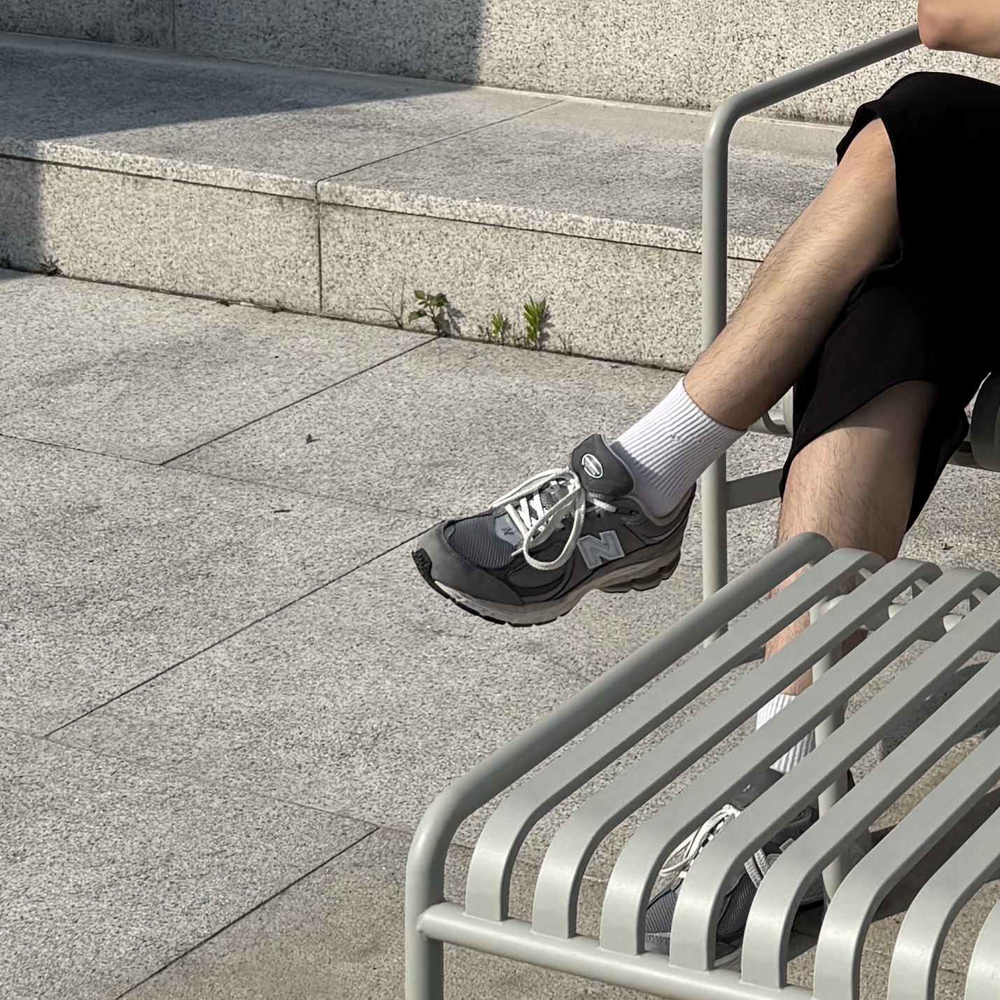 New Balance 2002R Premium Vintage Grey 착용 스타일