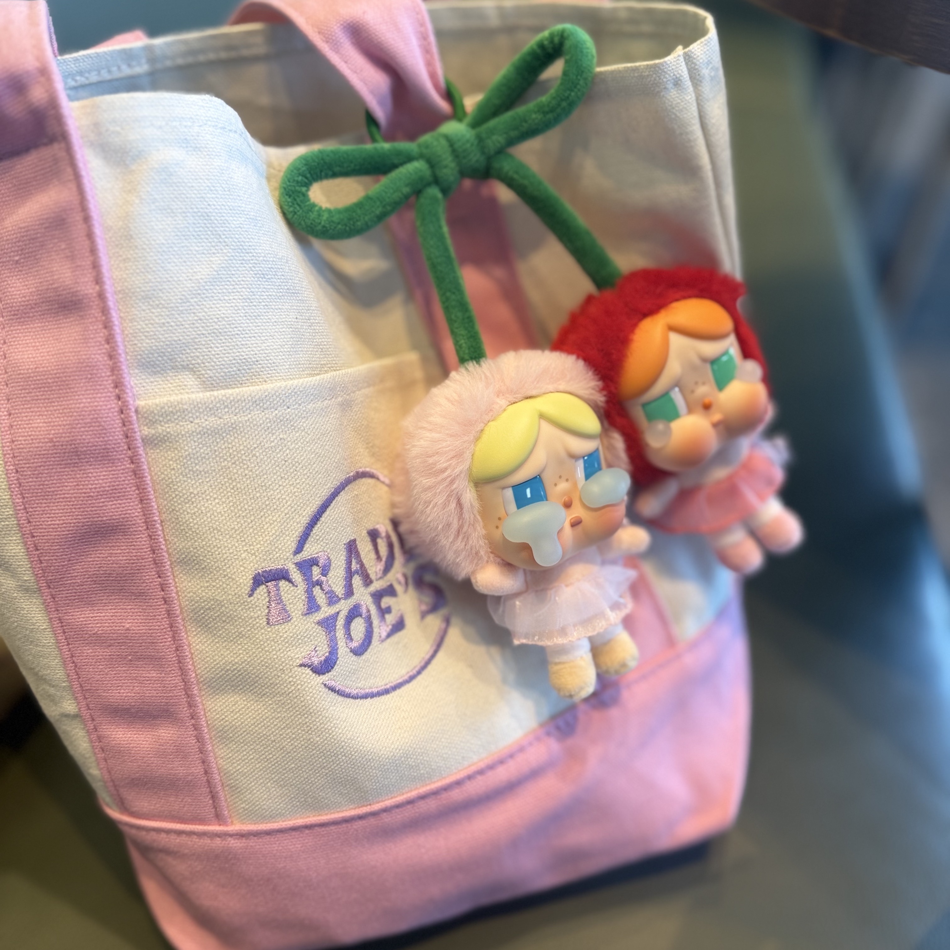 Trader Joe's Mini Pastel Canvas Tote Bag Pink 착용 스타일
