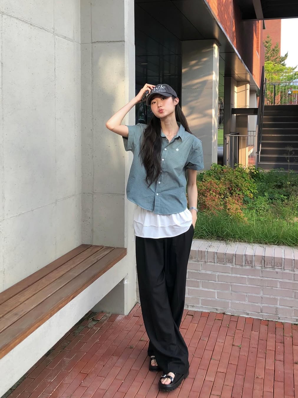 SLOW RECORD HOUSE Logo Check Short Sleeve Shirt Blue 착용 스타일 - 1