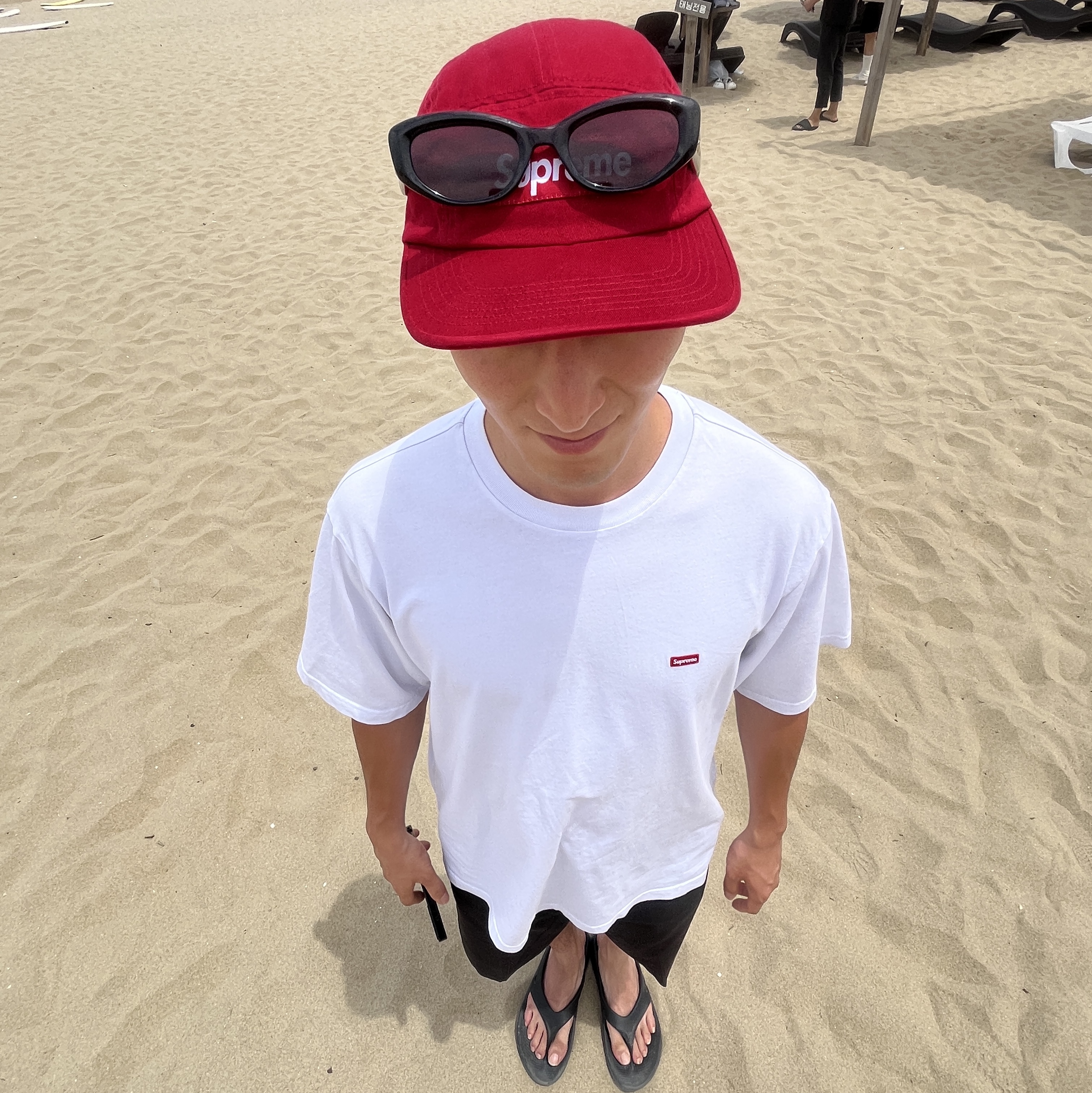 Supreme Washed Chino Twill Camp Cap Red - 25SS, Supreme Small Box T-Shirt White - 24SS 착용 스타일 - 2