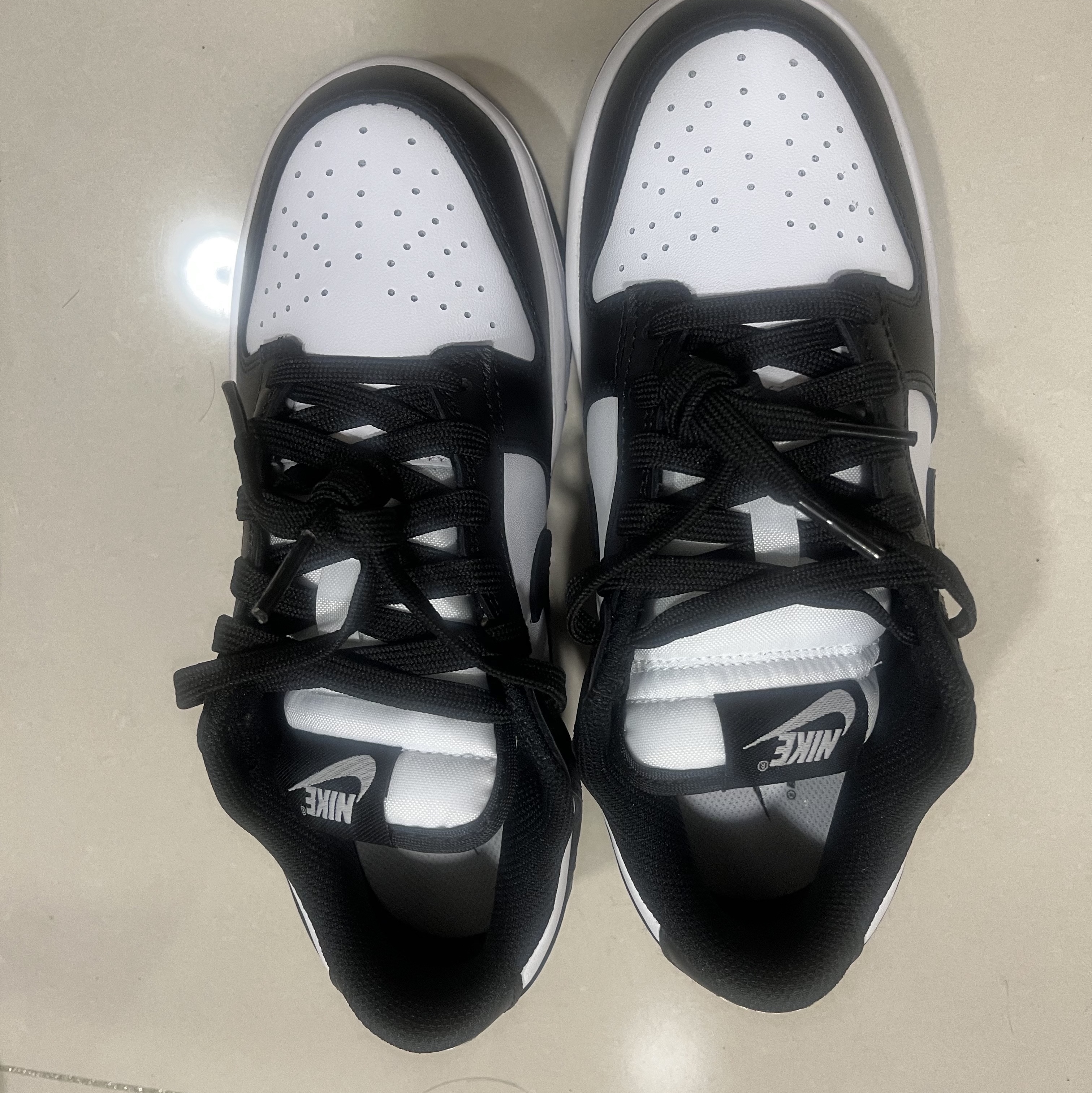 (W) Nike Dunk Low Black 착용 스타일 - 1