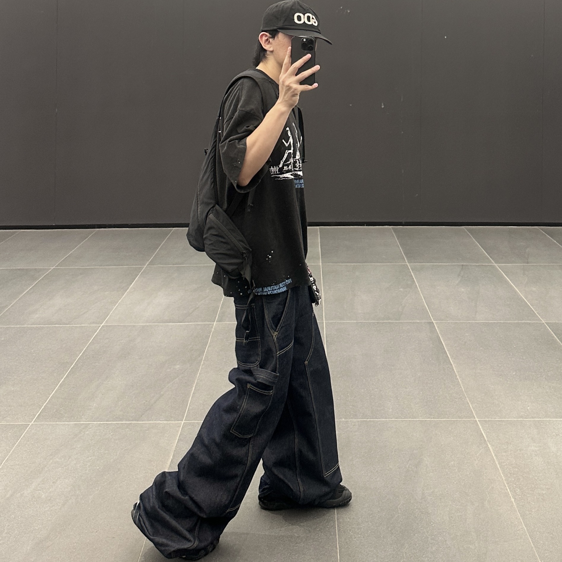 Balenciaga Toe Lace-Up Vibram Sneakers Black, [더블적립]Farfromwhat Far Inside Out T-Shirts Black 착용 스타일 - 2