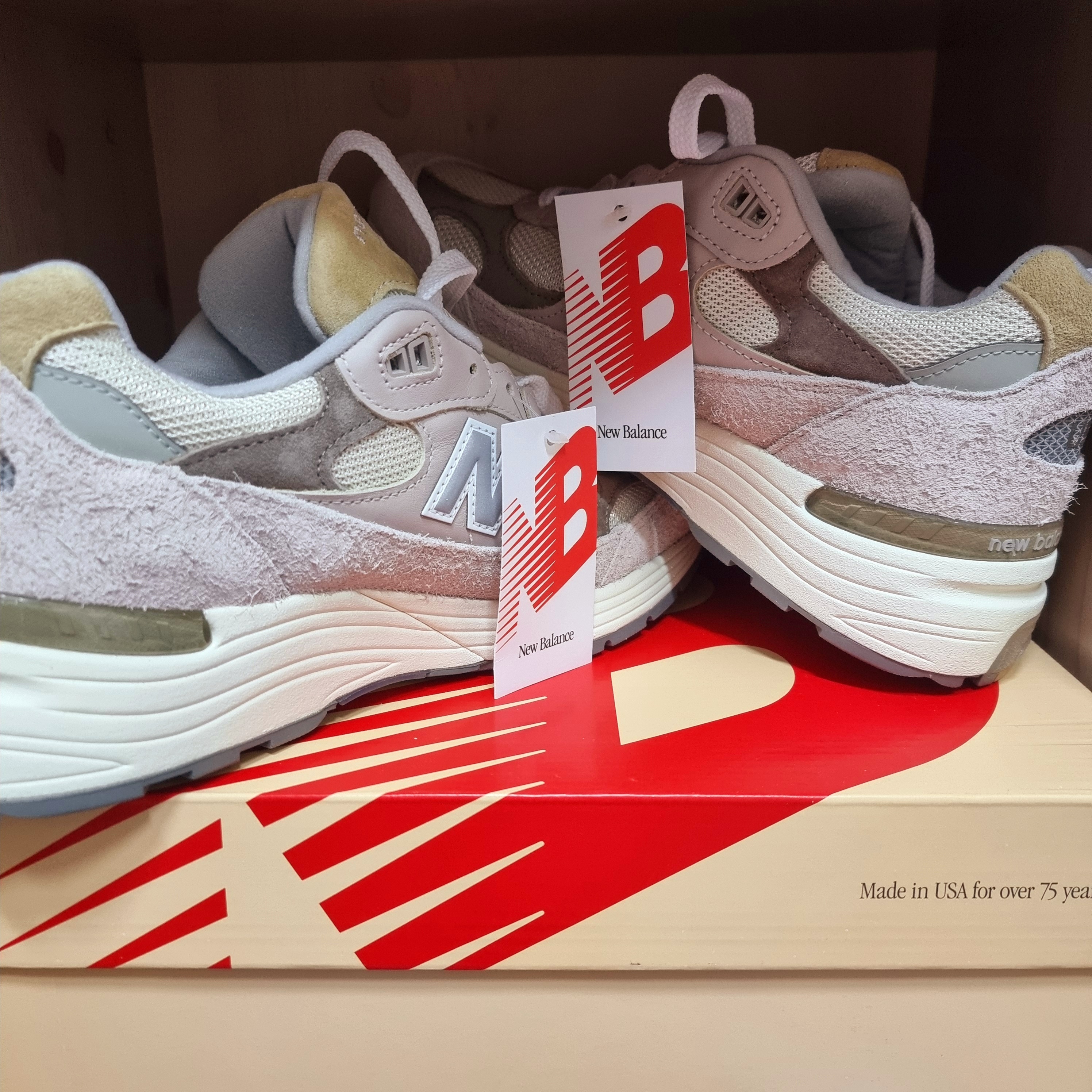 New Balance 992 Made in USA Moonrock Mushroom 착용 스타일