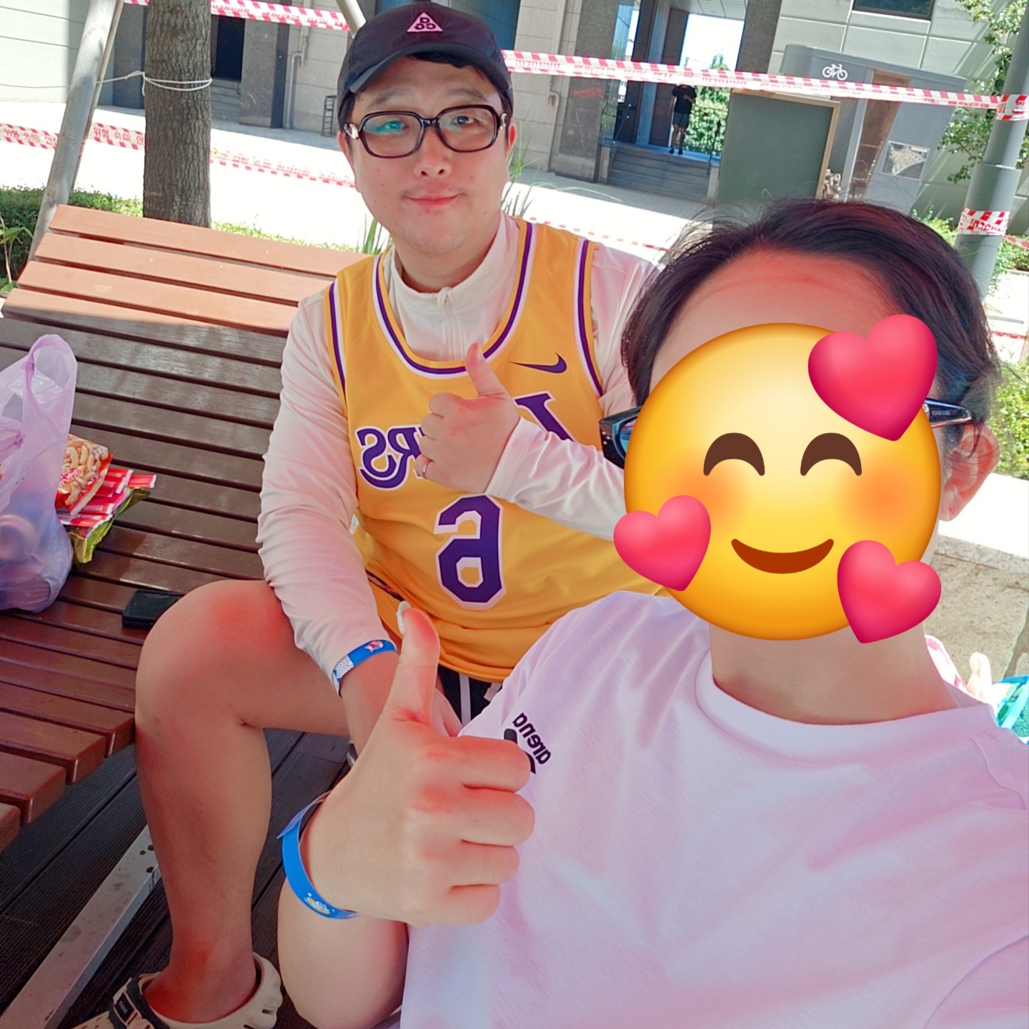 Nike LeBron James LA Lakers Icon Edition Jersey Amarillo, Nike ACG Trail Cap Black 착용 스타일 - 1