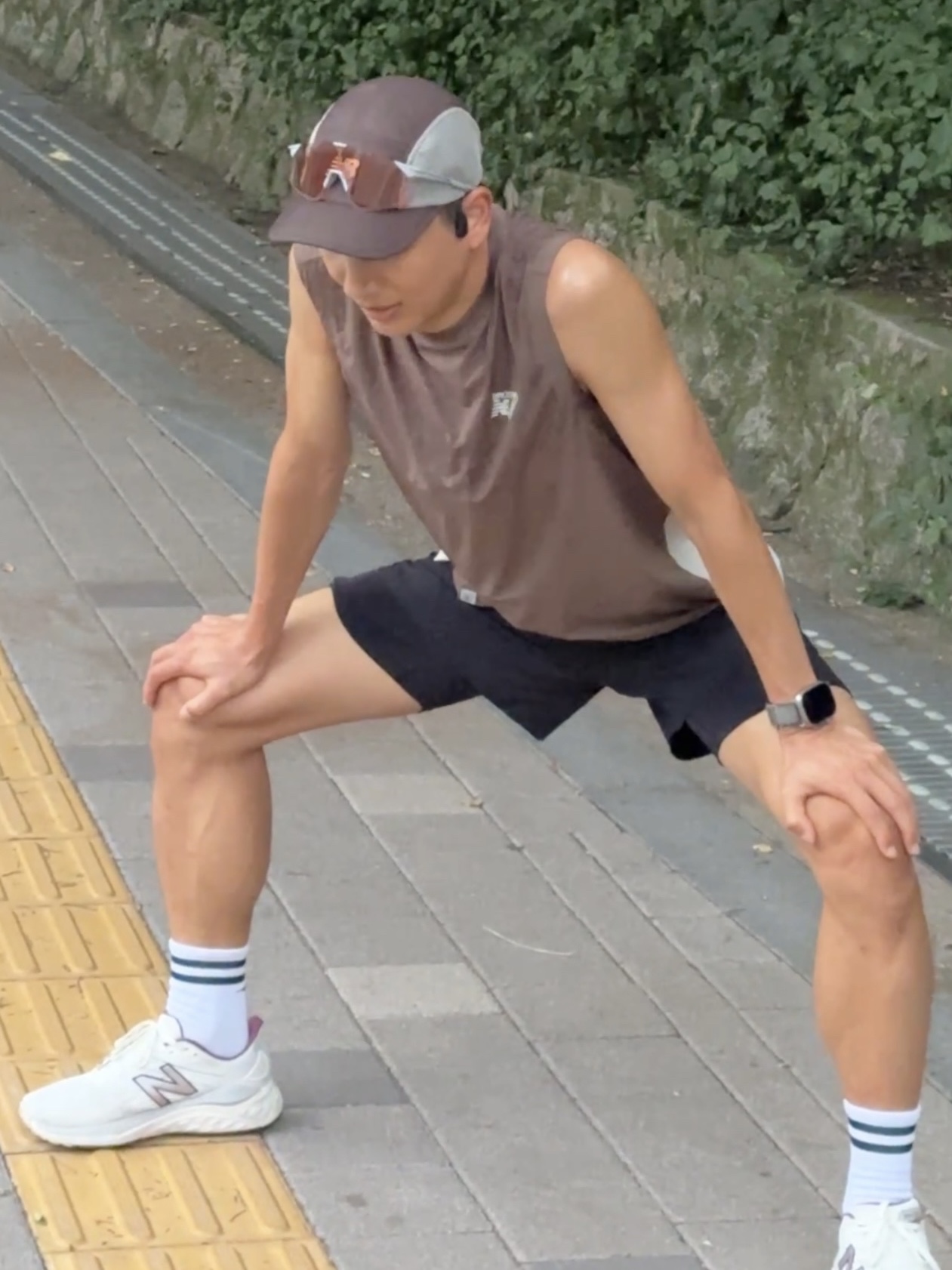 New Balance Fresh Foam X 860 v12 White Apricot Orange - 2E Wide, New Balance Color Point Performance Mesh Cap Pink 착용 스타일 - 3