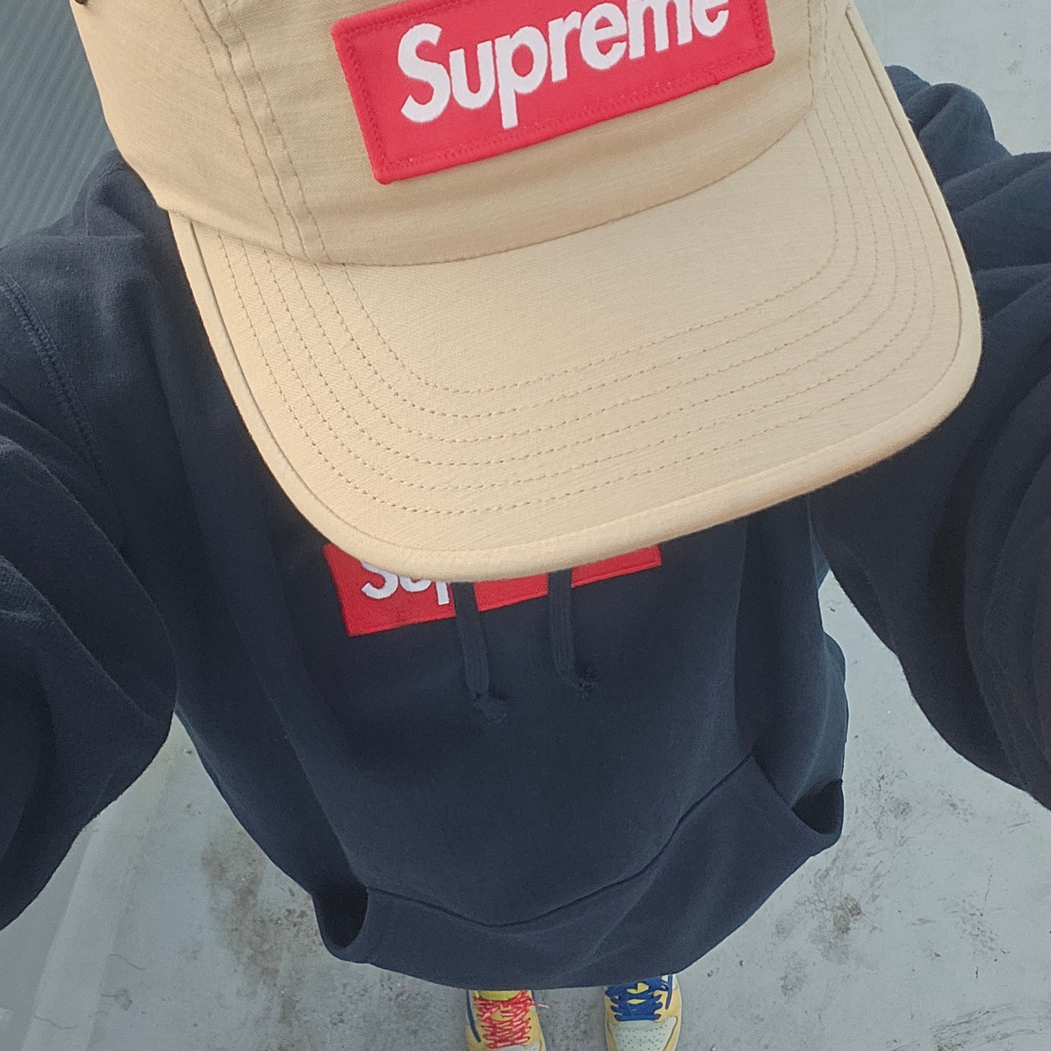 (W) Jordan 1 x Travis Scott Retro Low OG SP Canary, Supreme Military Camp Cap Tan - 25SS 착용 스타일