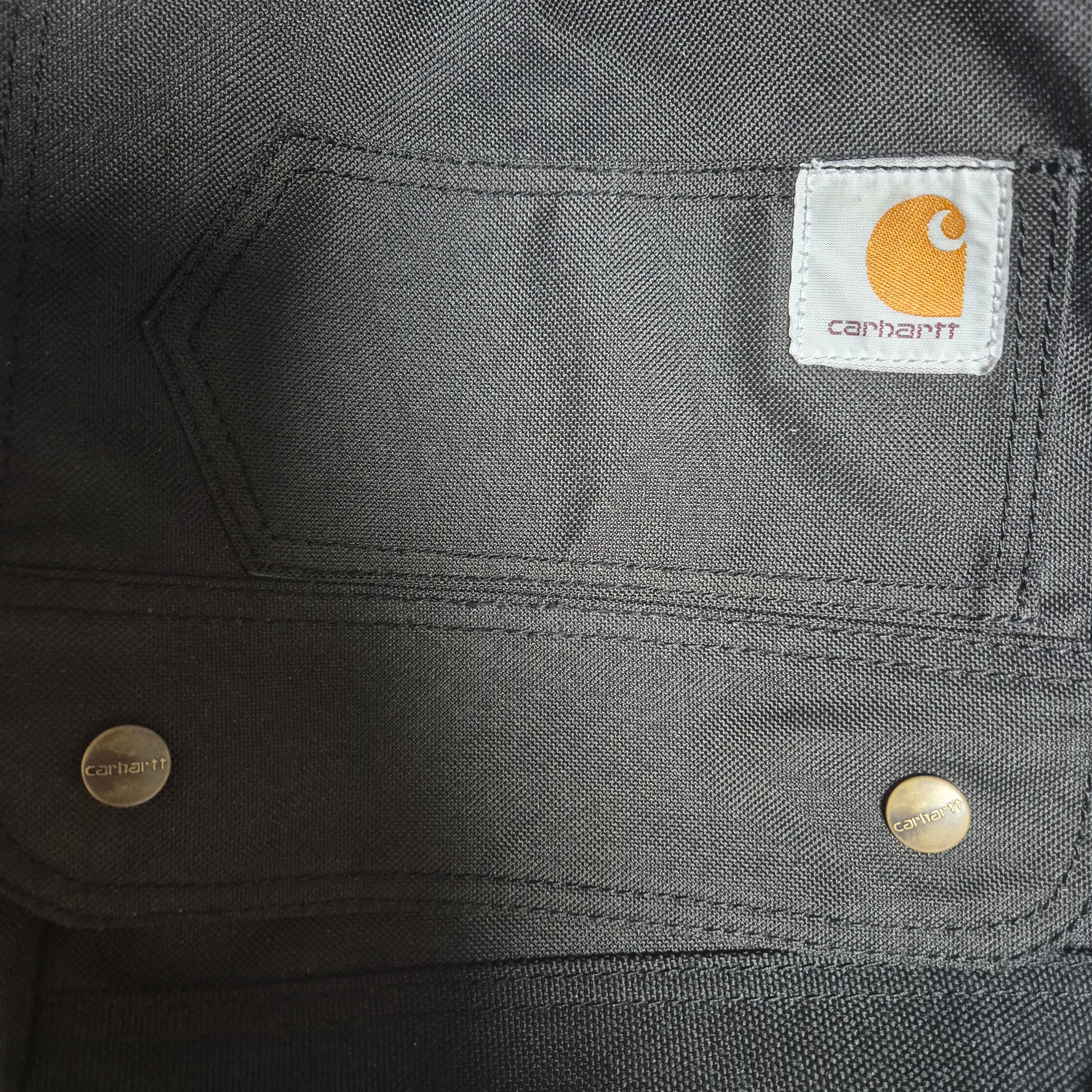 Carhartt Crossbody Snap Bag Black 착용 스타일