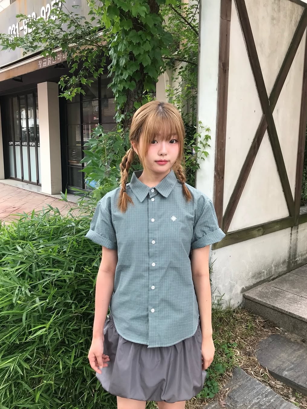 SLOW RECORD HOUSE Logo Check Short Sleeve Shirt Blue 착용 스타일 - 3