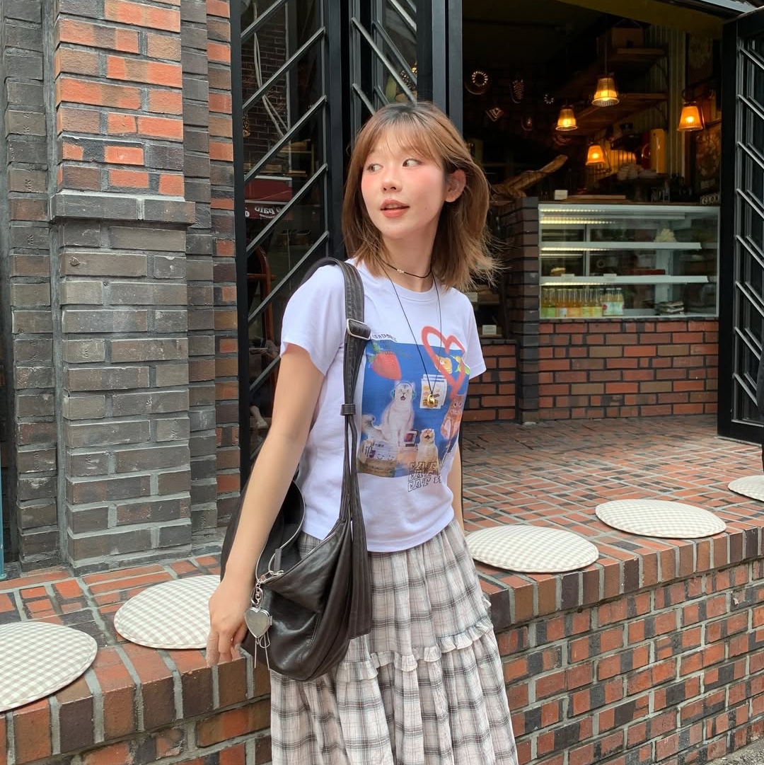 Dominant Cat World Crop Tee White 착용 스타일 - 1