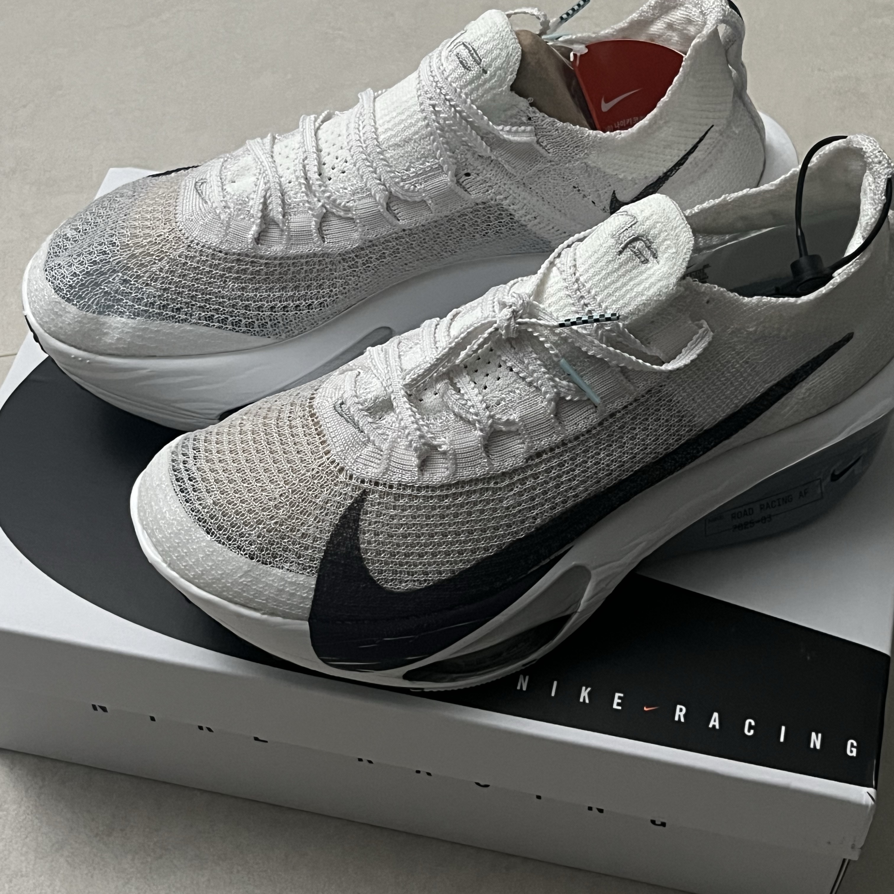 Nike Air Zoom Alphafly Next% 3 White Pure Platinum 착용 스타일 - 1