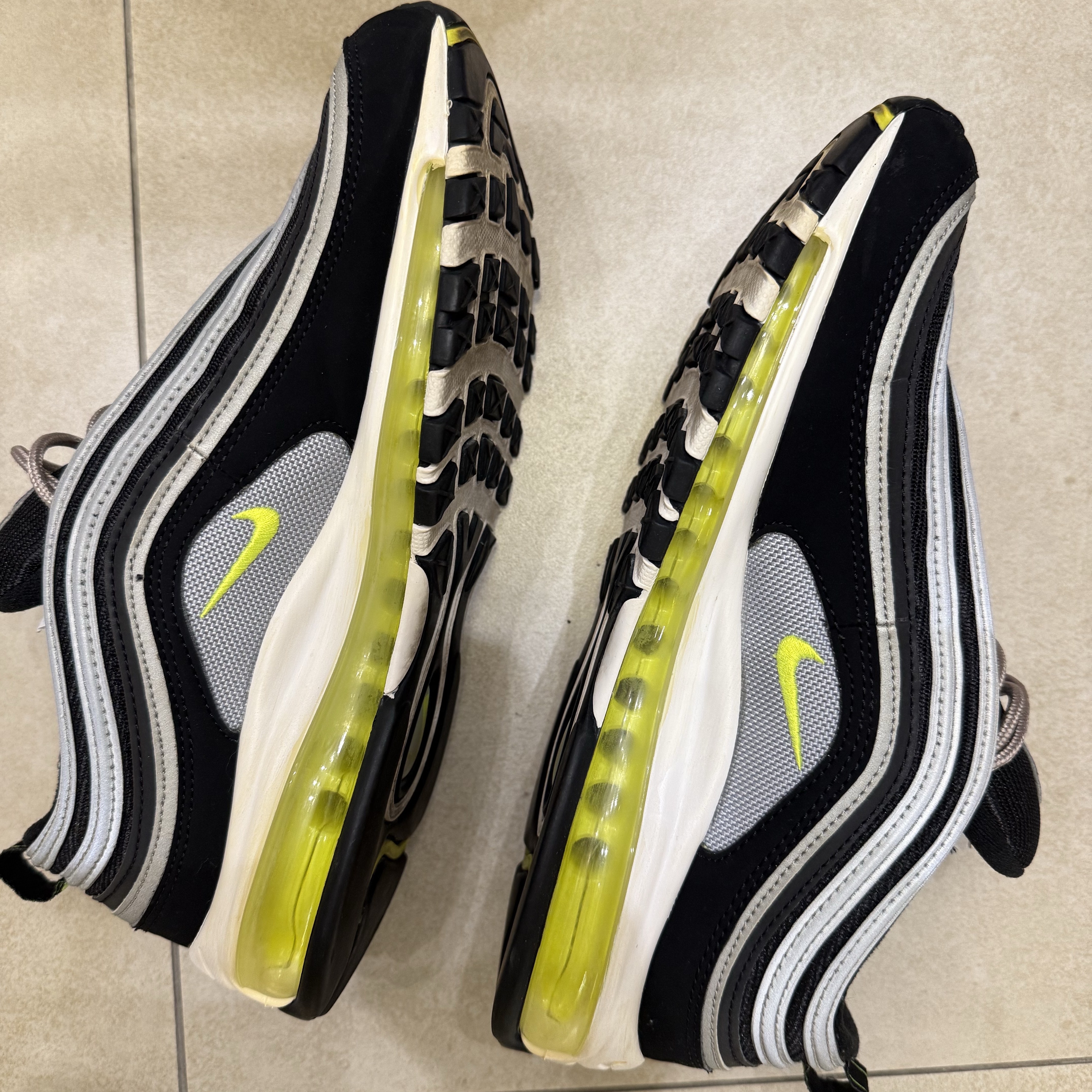 Nike Air Max 97 OG Black Volt Asia 착용 스타일
